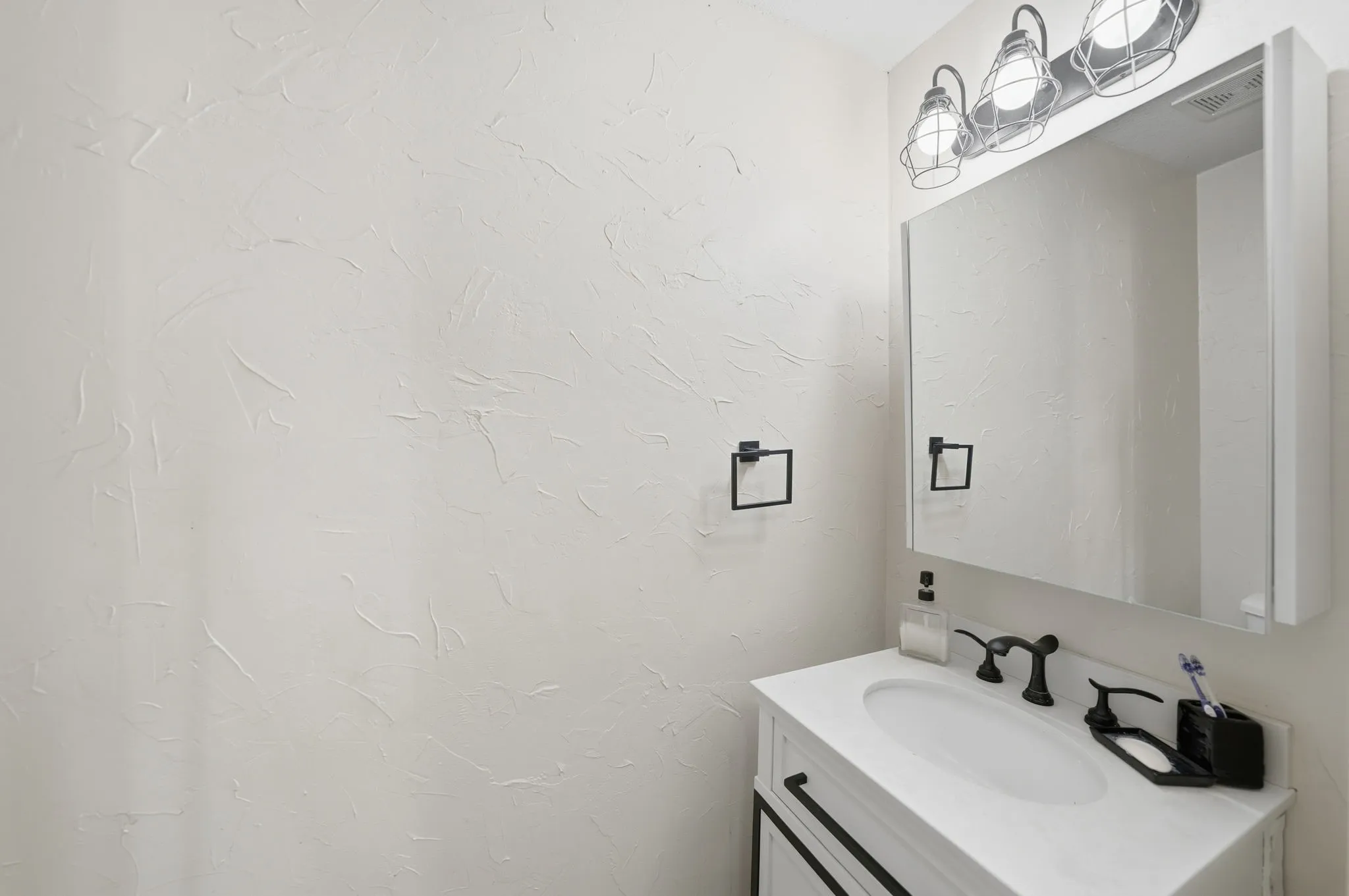 Single Family Residence For Sale in Dallas County , 1905 Lakeway Drive, Rowlett, Texas 75088, 4 Bedroom, 3 Bathroom, 2 Garage spaces, 3,473 Sqft, built in 1997, mls#21269890, Real Estate Agent in Rowlett, Homes For Sale in Dallas county, Homes For Sale in Rowlett, Realtor in Rowlett Texas, Real Estate Brokerage Independent Realty Texas, Luminita Cordes Realtor
