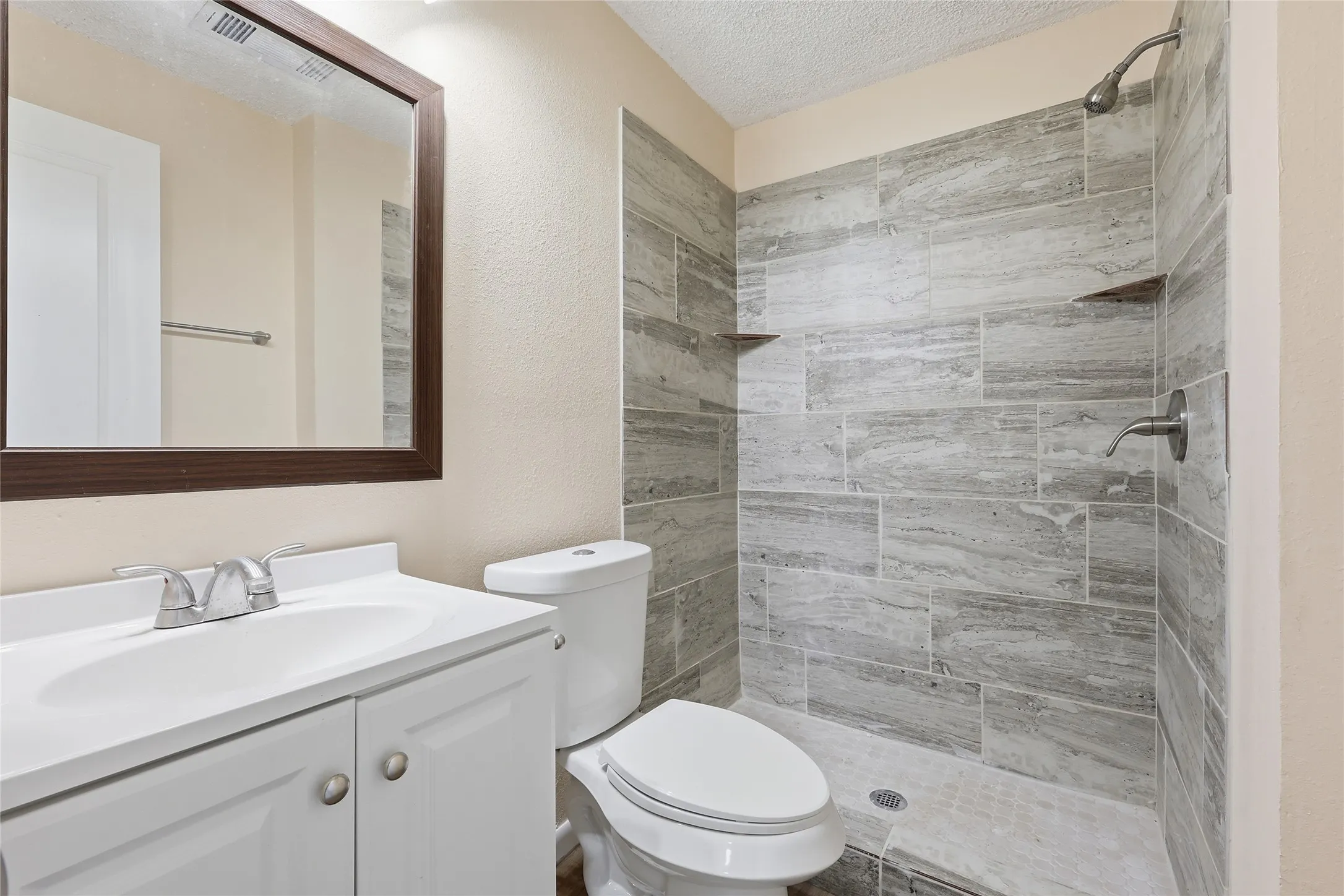 Single Family Residence For Sale in Tarrant County , 807 Highland Drive, Arlington, Texas 76010, 4 Bedroom, 2 Bathroom, Garage spaces, 1,281 Sqft, built in 1955, mls#21271403, Real Estate Agent in Arlington, Homes For Sale in Tarrant county, Homes For Sale in Arlington, Realtor in Arlington Texas, Real Estate Brokerage Independent Realty Texas, Luminita Cordes Realtor