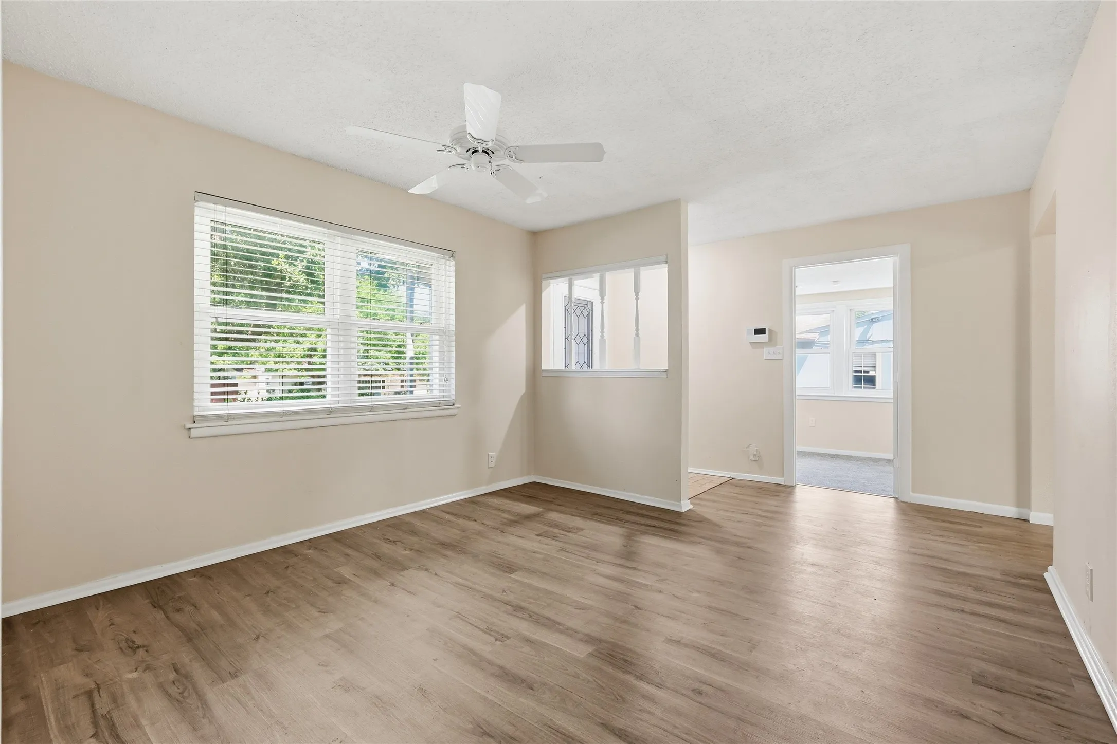 Single Family Residence For Sale in Tarrant County , 807 Highland Drive, Arlington, Texas 76010, 4 Bedroom, 2 Bathroom, Garage spaces, 1,281 Sqft, built in 1955, mls#21271403, Real Estate Agent in Arlington, Homes For Sale in Tarrant county, Homes For Sale in Arlington, Realtor in Arlington Texas, Real Estate Brokerage Independent Realty Texas, Luminita Cordes Realtor