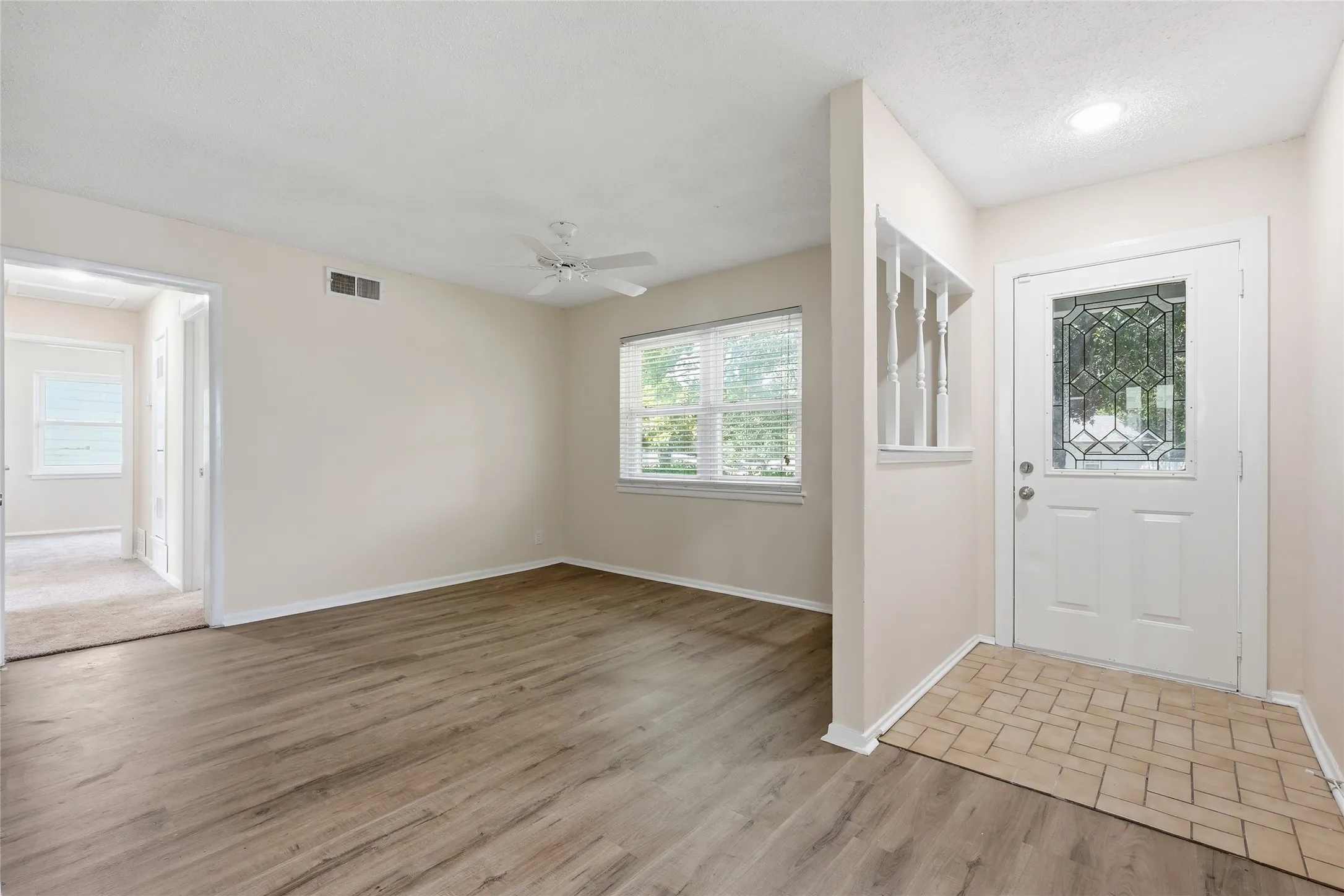 Single Family Residence For Sale in Tarrant County , 807 Highland Drive, Arlington, Texas 76010, 4 Bedroom, 2 Bathroom, Garage spaces, 1,281 Sqft, built in 1955, mls#21271403, Real Estate Agent in Arlington, Homes For Sale in Tarrant county, Homes For Sale in Arlington, Realtor in Arlington Texas, Real Estate Brokerage Independent Realty Texas, Luminita Cordes Realtor
