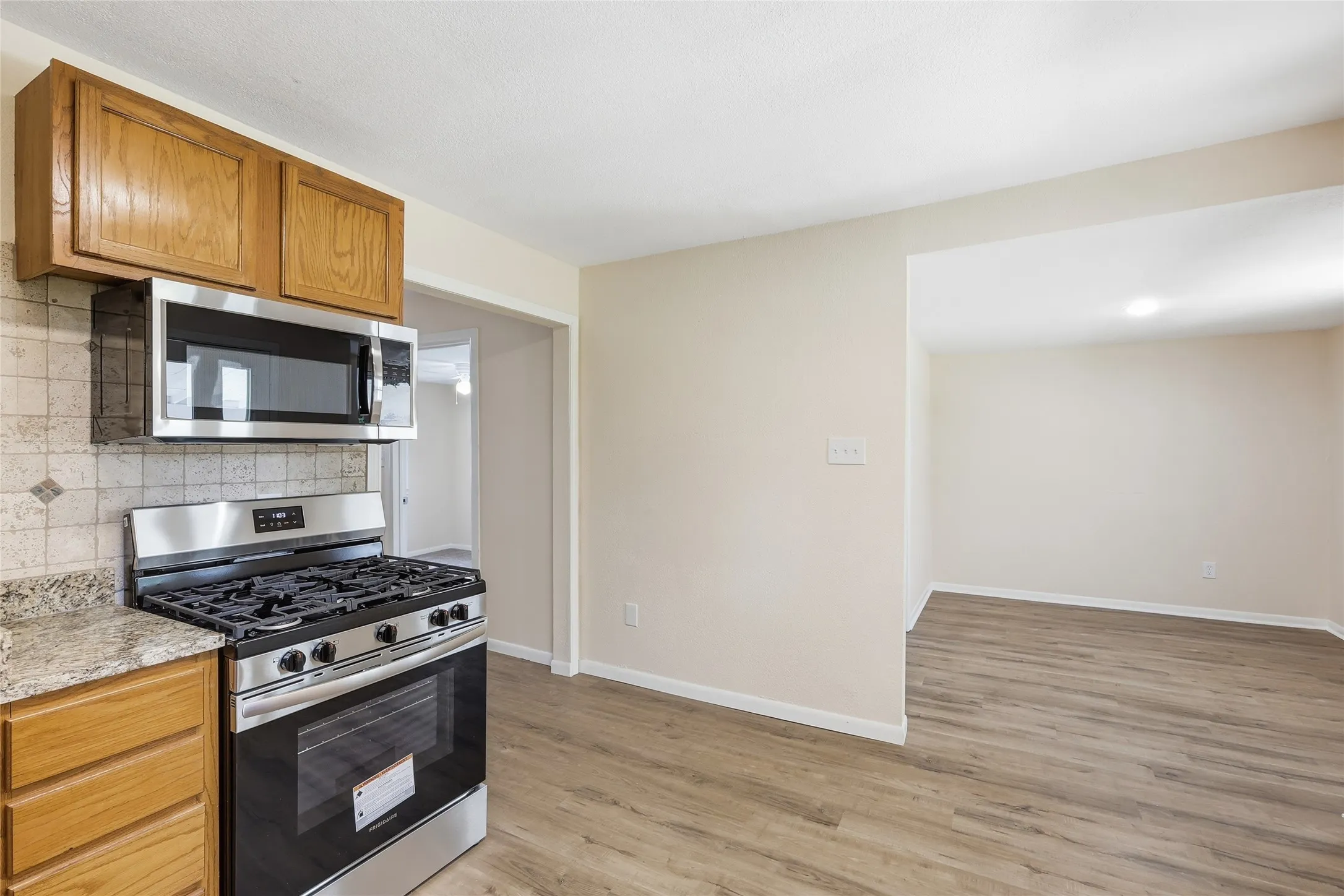 Single Family Residence For Sale in Tarrant County , 807 Highland Drive, Arlington, Texas 76010, 4 Bedroom, 2 Bathroom, Garage spaces, 1,281 Sqft, built in 1955, mls#21271403, Real Estate Agent in Arlington, Homes For Sale in Tarrant county, Homes For Sale in Arlington, Realtor in Arlington Texas, Real Estate Brokerage Independent Realty Texas, Luminita Cordes Realtor