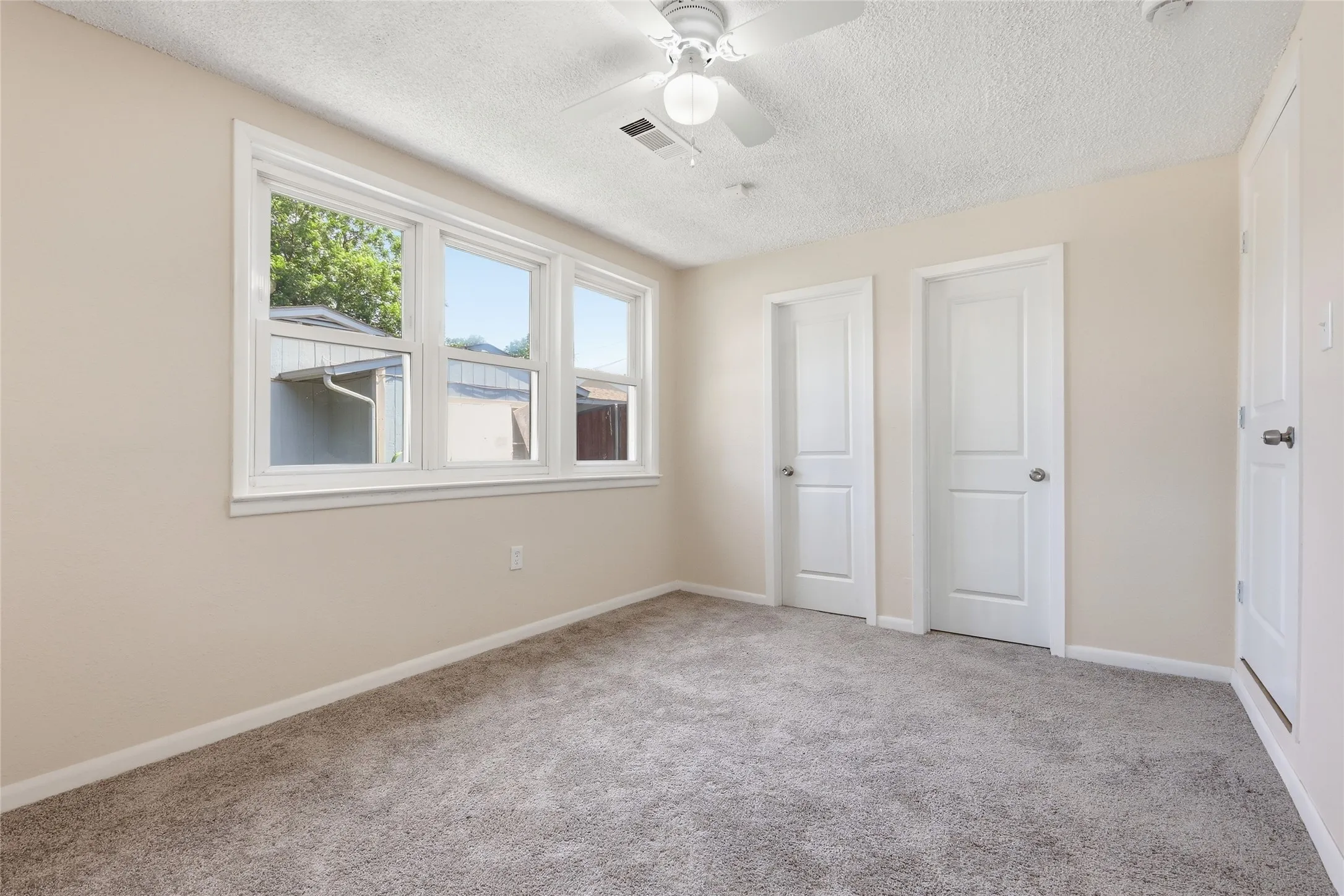 Single Family Residence For Sale in Tarrant County , 807 Highland Drive, Arlington, Texas 76010, 4 Bedroom, 2 Bathroom, Garage spaces, 1,281 Sqft, built in 1955, mls#21271403, Real Estate Agent in Arlington, Homes For Sale in Tarrant county, Homes For Sale in Arlington, Realtor in Arlington Texas, Real Estate Brokerage Independent Realty Texas, Luminita Cordes Realtor