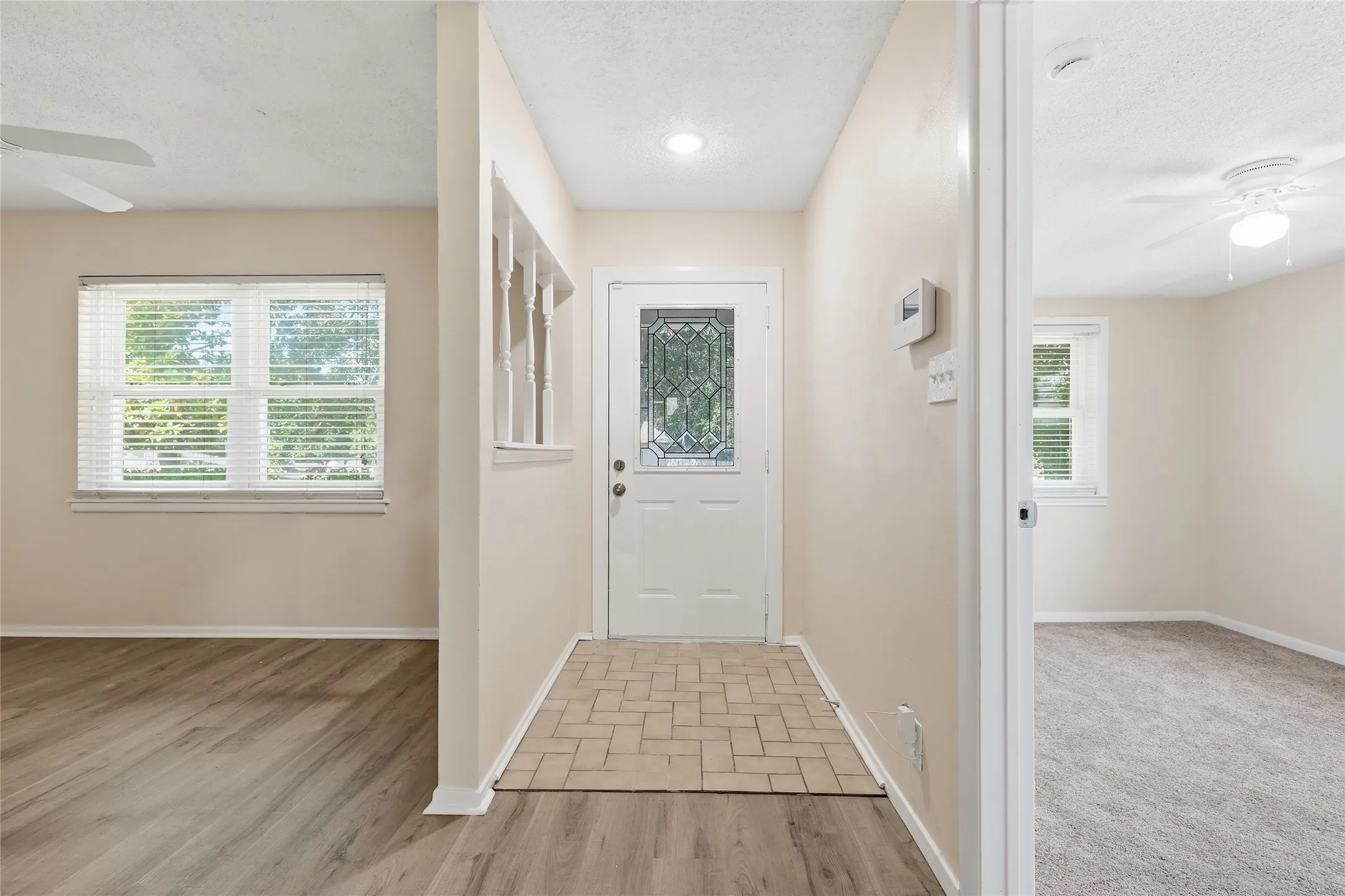 Single Family Residence For Sale in Tarrant County , 807 Highland Drive, Arlington, Texas 76010, 4 Bedroom, 2 Bathroom, Garage spaces, 1,281 Sqft, built in 1955, mls#21271403, Real Estate Agent in Arlington, Homes For Sale in Tarrant county, Homes For Sale in Arlington, Realtor in Arlington Texas, Real Estate Brokerage Independent Realty Texas, Luminita Cordes Realtor