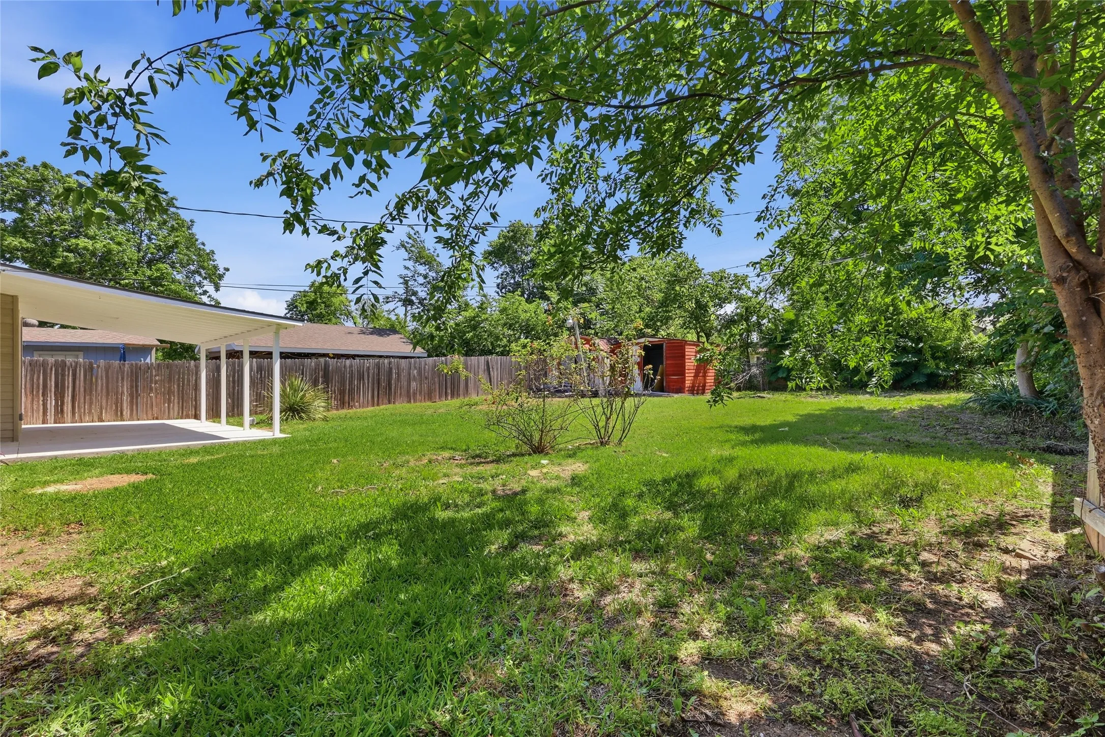 Single Family Residence For Sale in Tarrant County , 807 Highland Drive, Arlington, Texas 76010, 4 Bedroom, 2 Bathroom, Garage spaces, 1,281 Sqft, built in 1955, mls#21271403, Real Estate Agent in Arlington, Homes For Sale in Tarrant county, Homes For Sale in Arlington, Realtor in Arlington Texas, Real Estate Brokerage Independent Realty Texas, Luminita Cordes Realtor