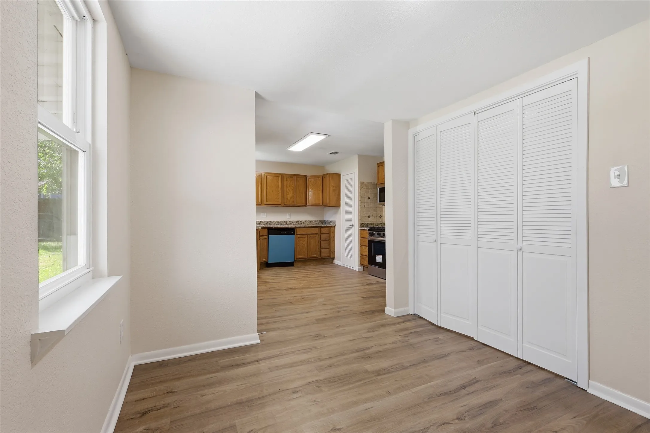 Single Family Residence For Sale in Tarrant County , 807 Highland Drive, Arlington, Texas 76010, 4 Bedroom, 2 Bathroom, Garage spaces, 1,281 Sqft, built in 1955, mls#21271403, Real Estate Agent in Arlington, Homes For Sale in Tarrant county, Homes For Sale in Arlington, Realtor in Arlington Texas, Real Estate Brokerage Independent Realty Texas, Luminita Cordes Realtor