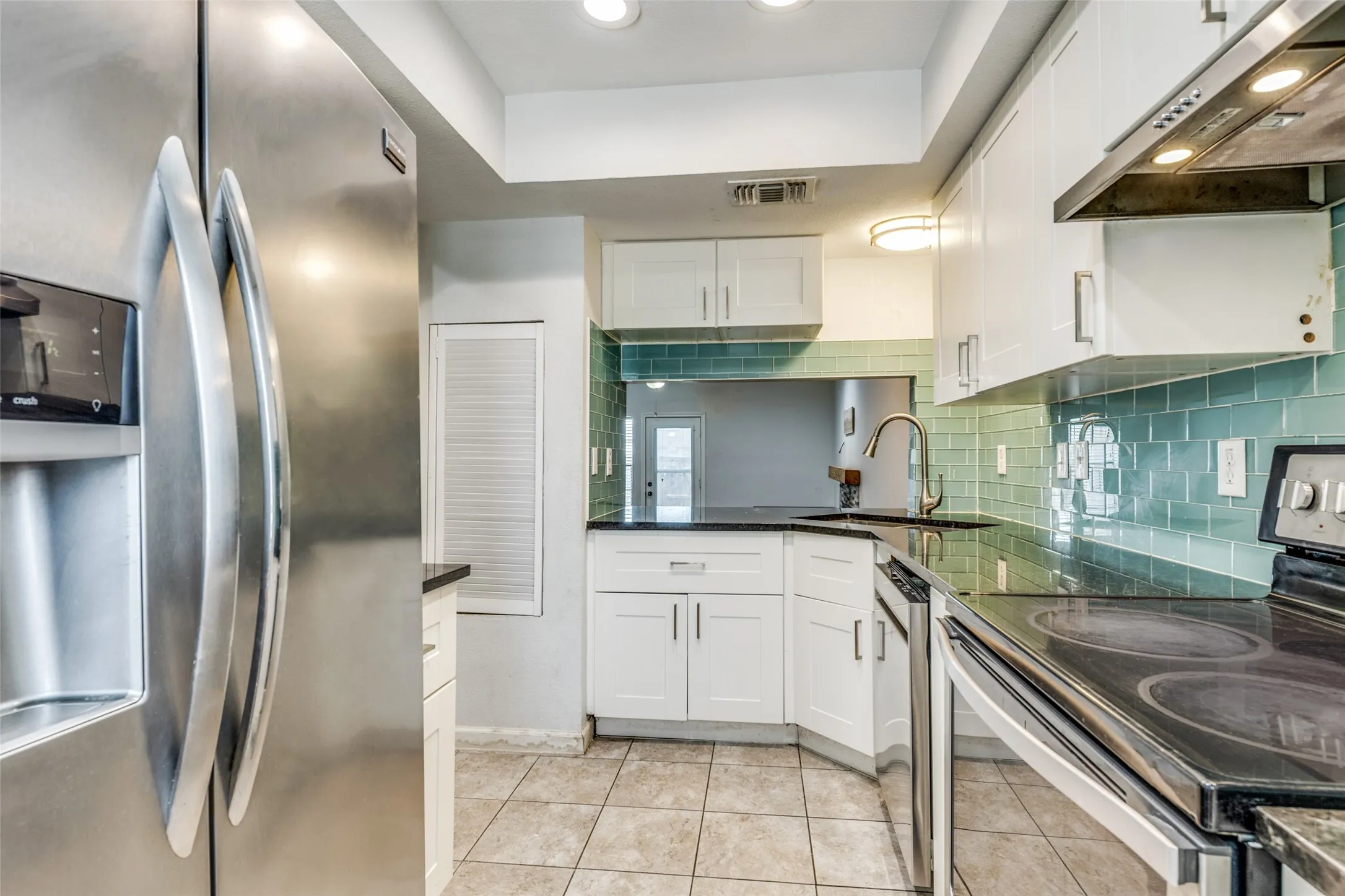 Condominium For Sale in Dallas County , 3635 Garden Brook Drive 17100, Farmers Branch, Texas 75234, 1 Bedroom, 2 Bathroom, Garage spaces, 919 Sqft, built in 1986, Price $162,000, mls#21270253, Real Estate Agent in Farmers Branch, Homes For Sale in Dallas county, Homes For Sale in Farmers Branch, Realtor in Farmers Branch Texas, Real Estate Brokerage Independent Realty Texas, Luminita Cordes Realtor