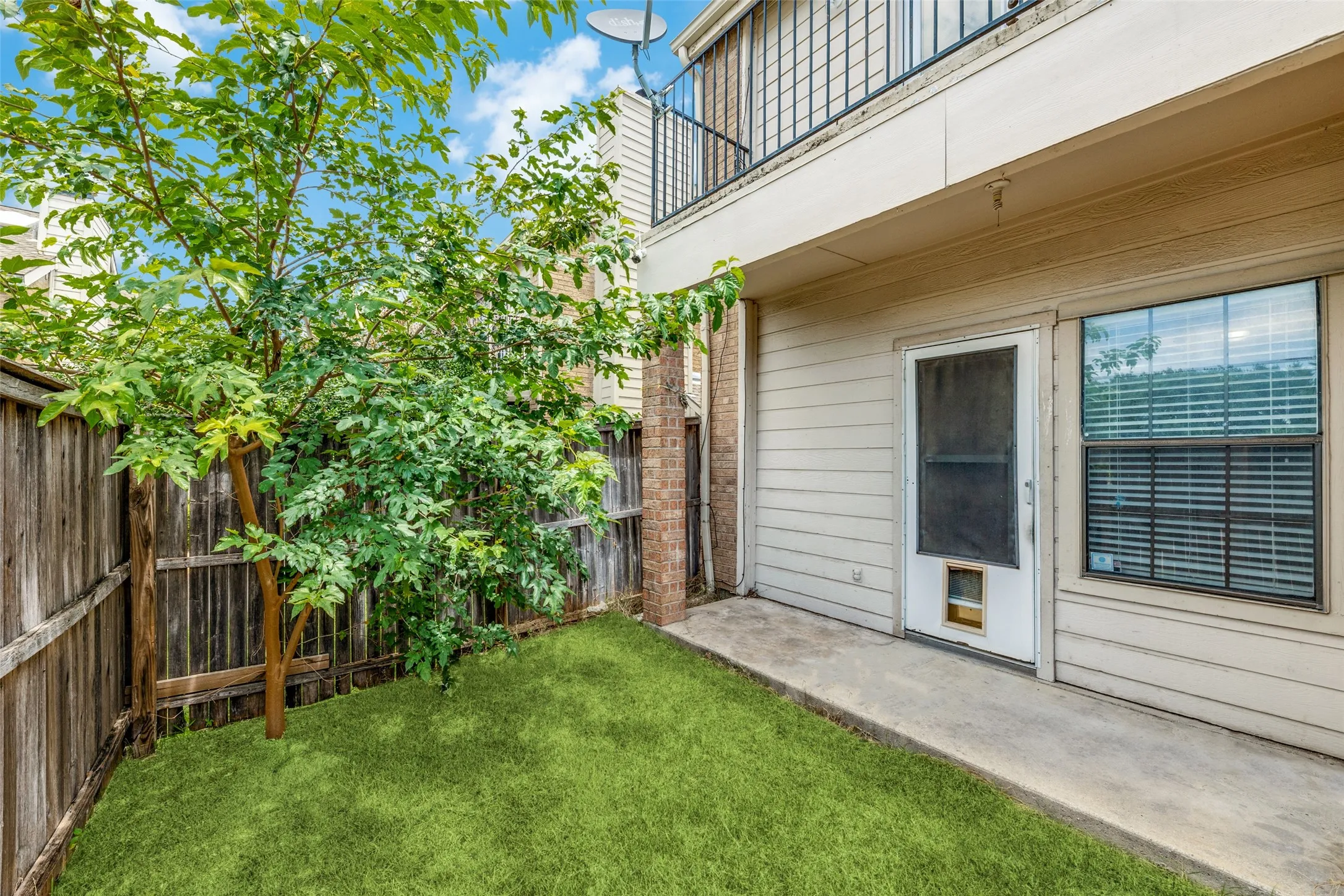 Condominium For Sale in Dallas County , 3635 Garden Brook Drive 17100, Farmers Branch, Texas 75234, 1 Bedroom, 2 Bathroom, Garage spaces, 919 Sqft, built in 1986, Price $162,000, mls#21270253, Real Estate Agent in Farmers Branch, Homes For Sale in Dallas county, Homes For Sale in Farmers Branch, Realtor in Farmers Branch Texas, Real Estate Brokerage Independent Realty Texas, Luminita Cordes Realtor