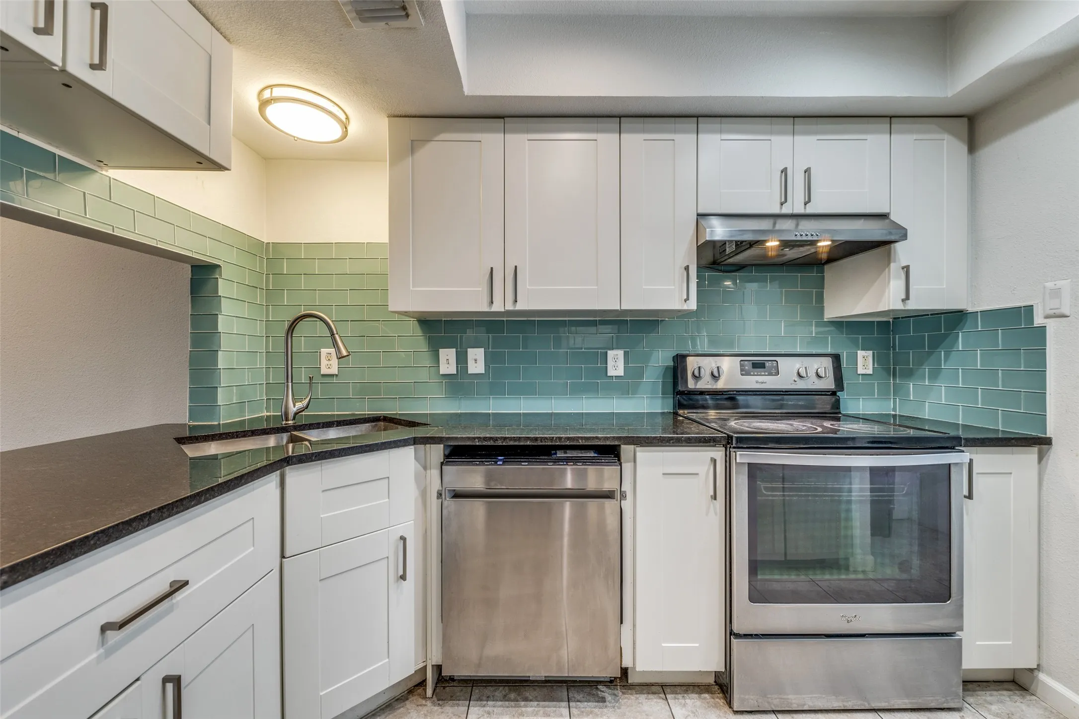 Condominium For Sale in Dallas County , 3635 Garden Brook Drive 17100, Farmers Branch, Texas 75234, 1 Bedroom, 2 Bathroom, Garage spaces, 919 Sqft, built in 1986, Price $162,000, mls#21270253, Real Estate Agent in Farmers Branch, Homes For Sale in Dallas county, Homes For Sale in Farmers Branch, Realtor in Farmers Branch Texas, Real Estate Brokerage Independent Realty Texas, Luminita Cordes Realtor