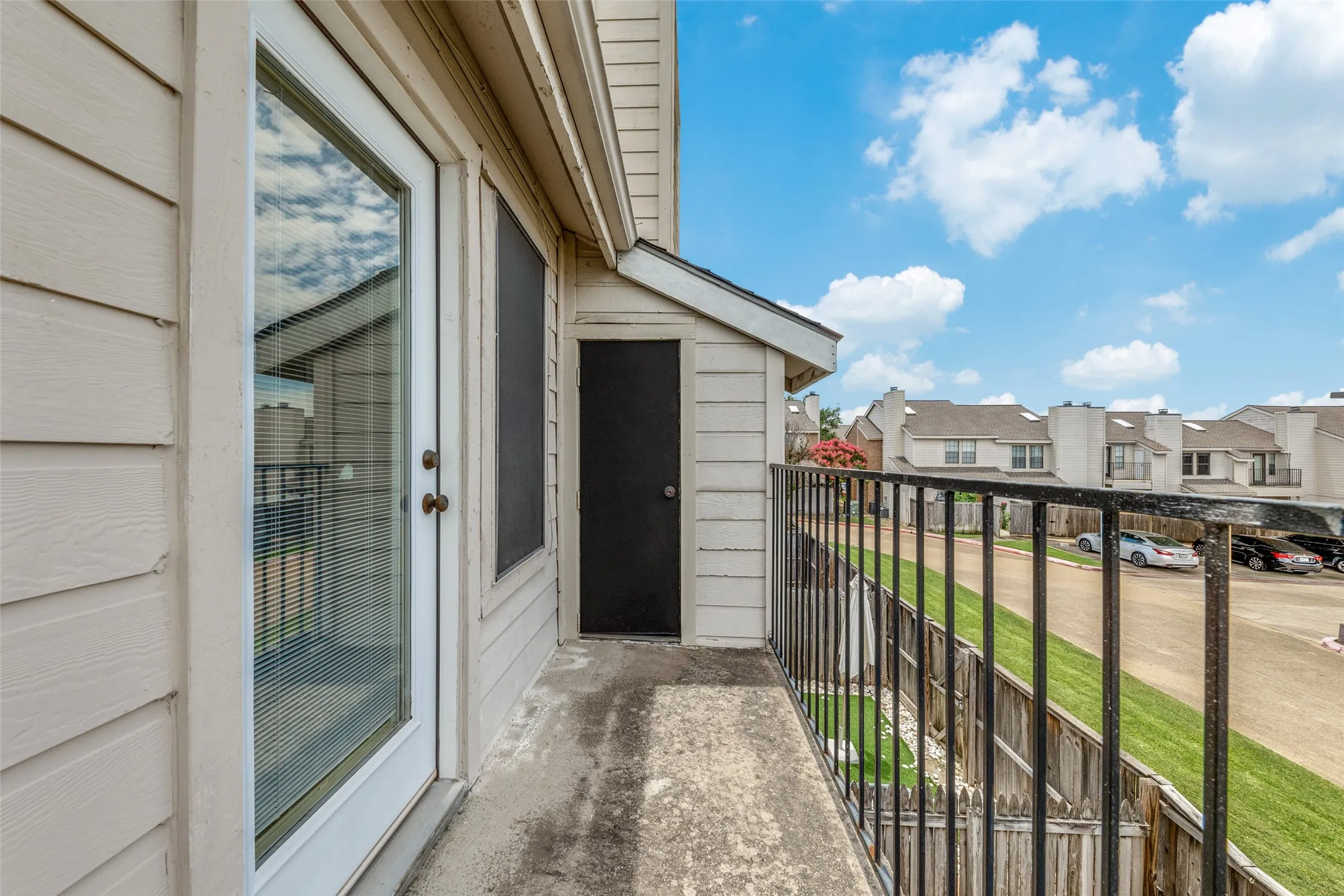 Condominium For Sale in Dallas County , 3635 Garden Brook Drive 17100, Farmers Branch, Texas 75234, 1 Bedroom, 2 Bathroom, Garage spaces, 919 Sqft, built in 1986, Price $162,000, mls#21270253, Real Estate Agent in Farmers Branch, Homes For Sale in Dallas county, Homes For Sale in Farmers Branch, Realtor in Farmers Branch Texas, Real Estate Brokerage Independent Realty Texas, Luminita Cordes Realtor