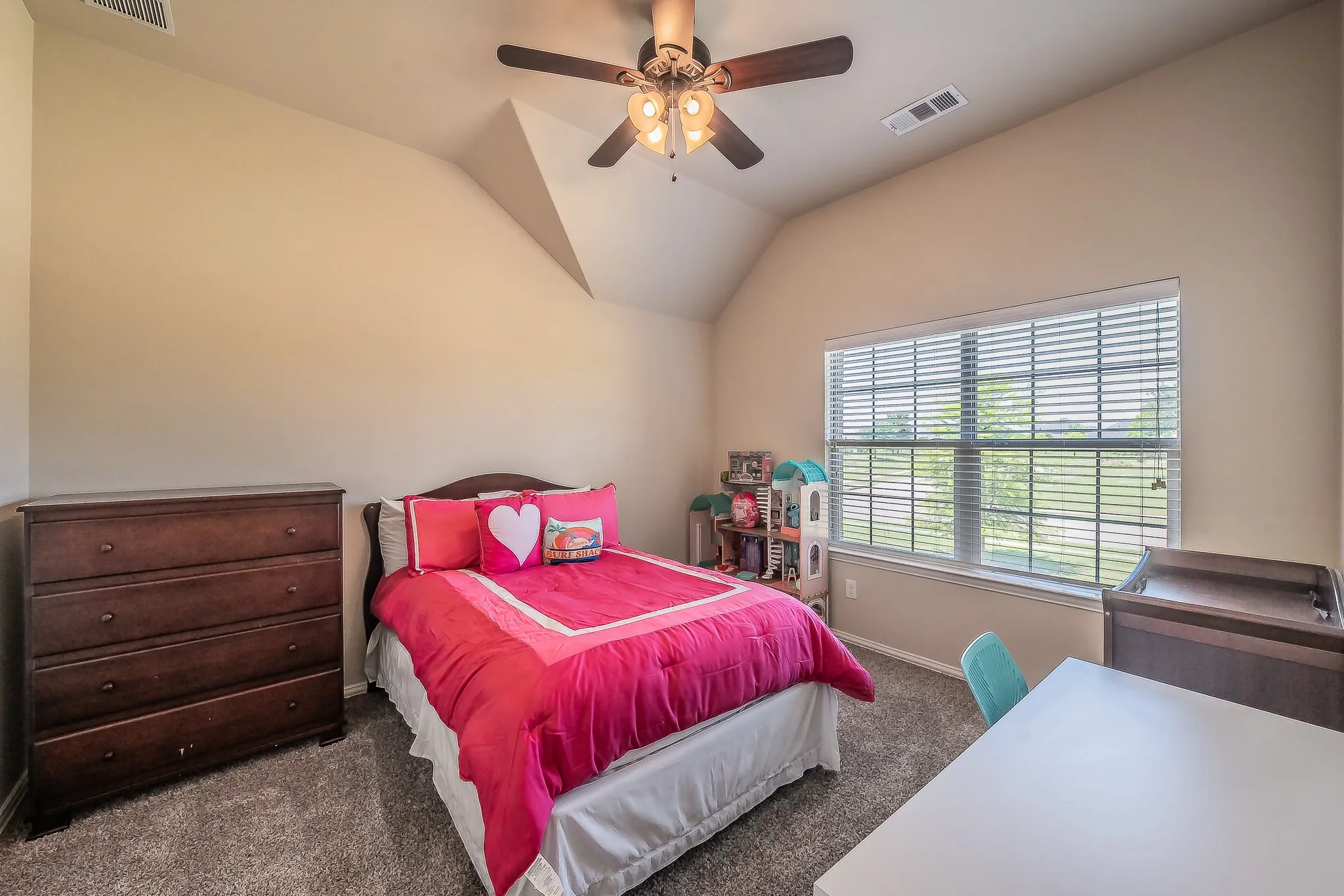 Single Family Residence For Sale in Dallas County , 286 Benwick Drive, Sunnyvale, Texas 75182, 4 Bedroom, 4 Bathroom, 3 Garage spaces, 3,815 Sqft, built in 2012, mls#21269578, Real Estate Agent in Sunnyvale, Homes For Sale in Dallas county, Homes For Sale in Sunnyvale, Realtor in Sunnyvale Texas, Real Estate Brokerage Independent Realty Texas, Luminita Cordes Realtor