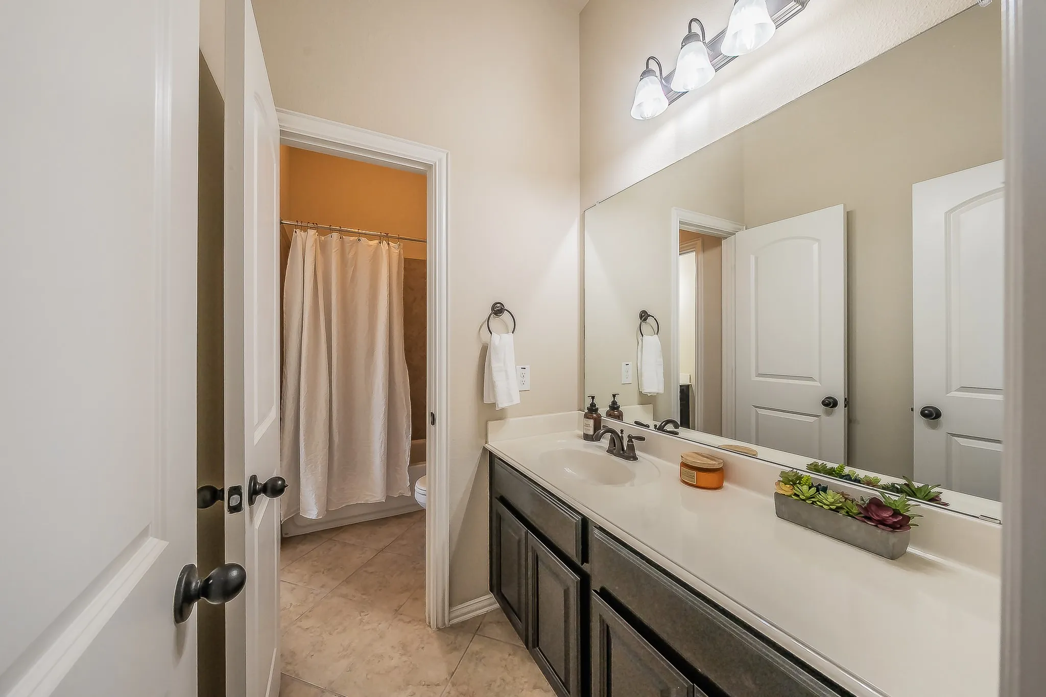 Single Family Residence For Sale in Dallas County , 286 Benwick Drive, Sunnyvale, Texas 75182, 4 Bedroom, 4 Bathroom, 3 Garage spaces, 3,815 Sqft, built in 2012, mls#21269578, Real Estate Agent in Sunnyvale, Homes For Sale in Dallas county, Homes For Sale in Sunnyvale, Realtor in Sunnyvale Texas, Real Estate Brokerage Independent Realty Texas, Luminita Cordes Realtor