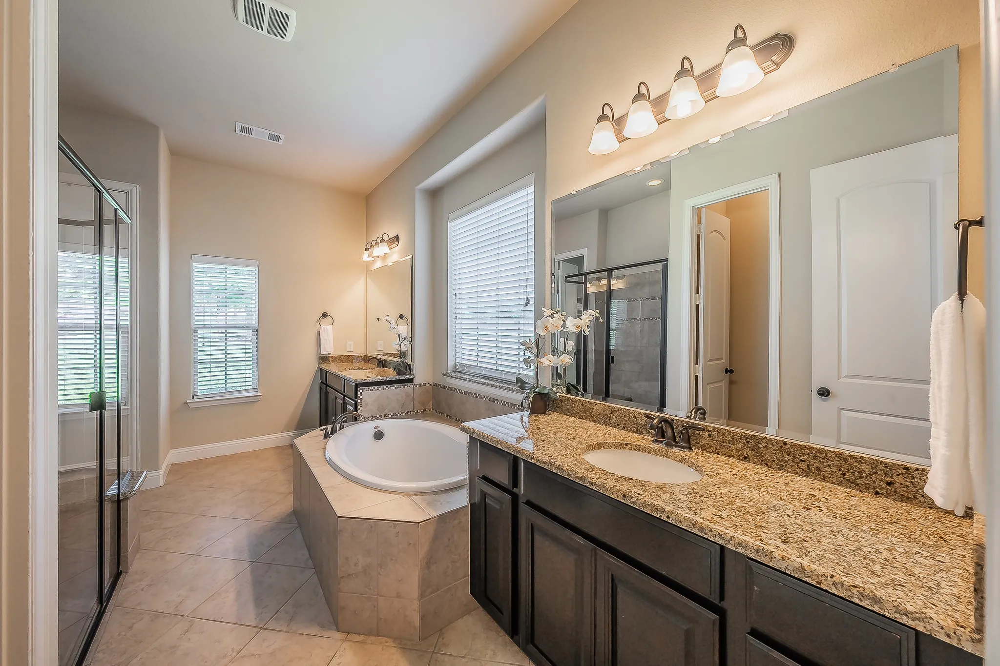 Single Family Residence For Sale in Dallas County , 286 Benwick Drive, Sunnyvale, Texas 75182, 4 Bedroom, 4 Bathroom, 3 Garage spaces, 3,815 Sqft, built in 2012, mls#21269578, Real Estate Agent in Sunnyvale, Homes For Sale in Dallas county, Homes For Sale in Sunnyvale, Realtor in Sunnyvale Texas, Real Estate Brokerage Independent Realty Texas, Luminita Cordes Realtor