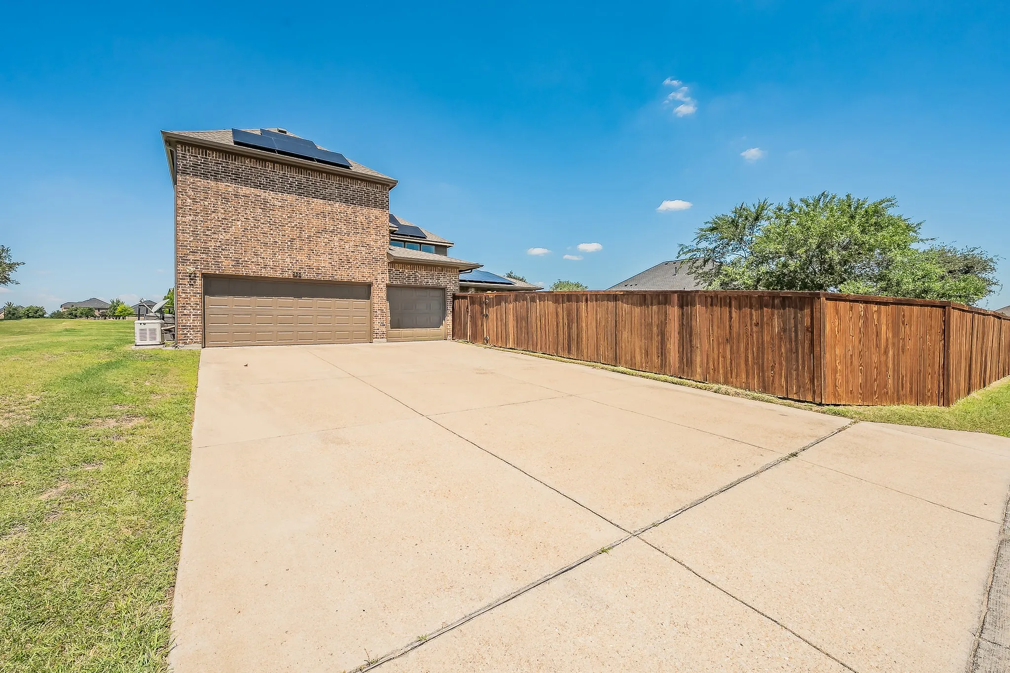 Single Family Residence For Sale in Dallas County , 286 Benwick Drive, Sunnyvale, Texas 75182, 4 Bedroom, 4 Bathroom, 3 Garage spaces, 3,815 Sqft, built in 2012, mls#21269578, Real Estate Agent in Sunnyvale, Homes For Sale in Dallas county, Homes For Sale in Sunnyvale, Realtor in Sunnyvale Texas, Real Estate Brokerage Independent Realty Texas, Luminita Cordes Realtor