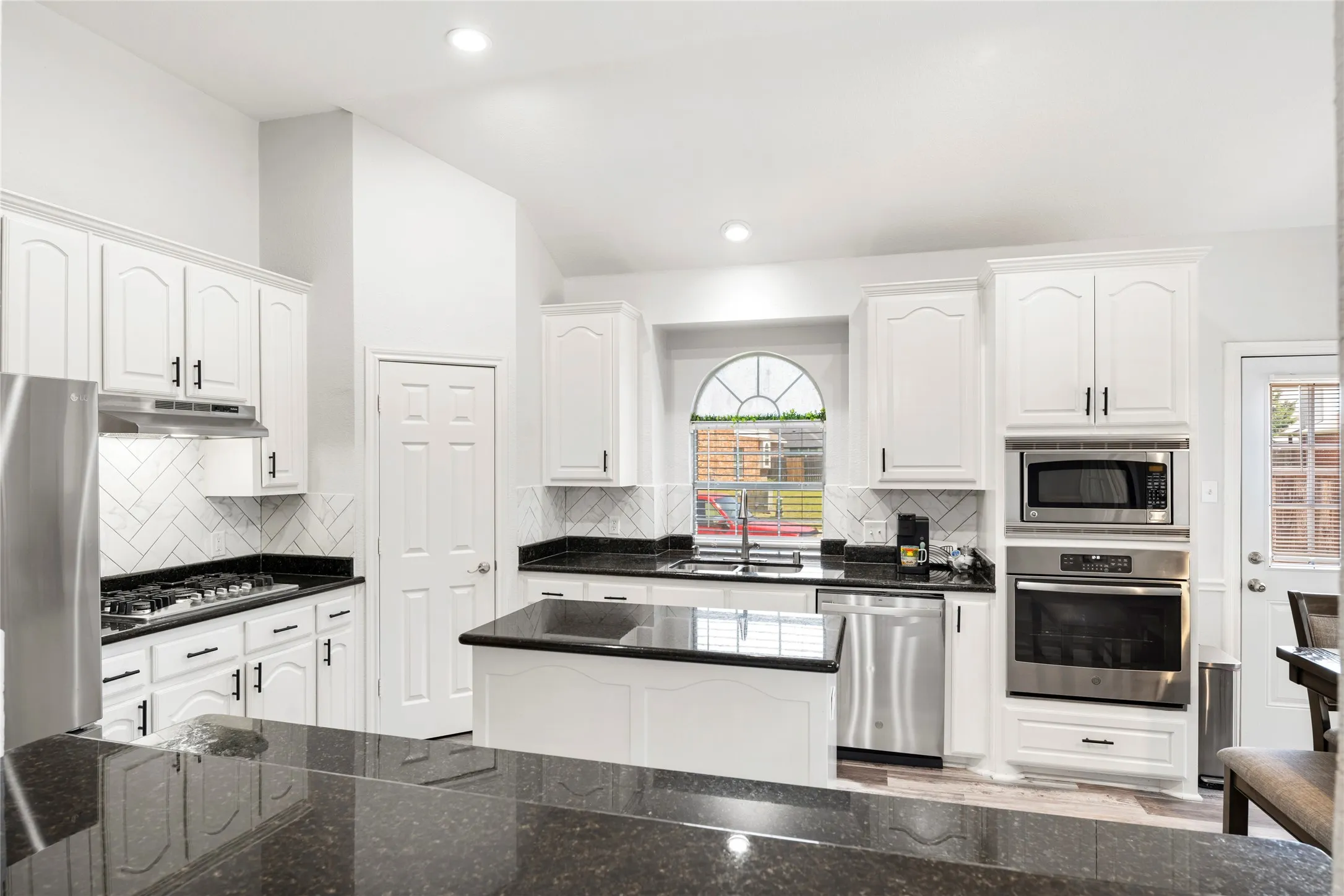 Single Family Residence For Sale in Kaufman County , 1534 Vista Ridge Drive, Forney, Texas 75126, 4 Bedroom, 2 Bathroom, 2 Garage spaces, 2,364 Sqft, built in 2005, mls#21268140, Real Estate Agent in Forney, Homes For Sale in Kaufman county, Homes For Sale in Forney, Realtor in Forney Texas, Real Estate Brokerage Independent Realty Texas, Luminita Cordes Realtor