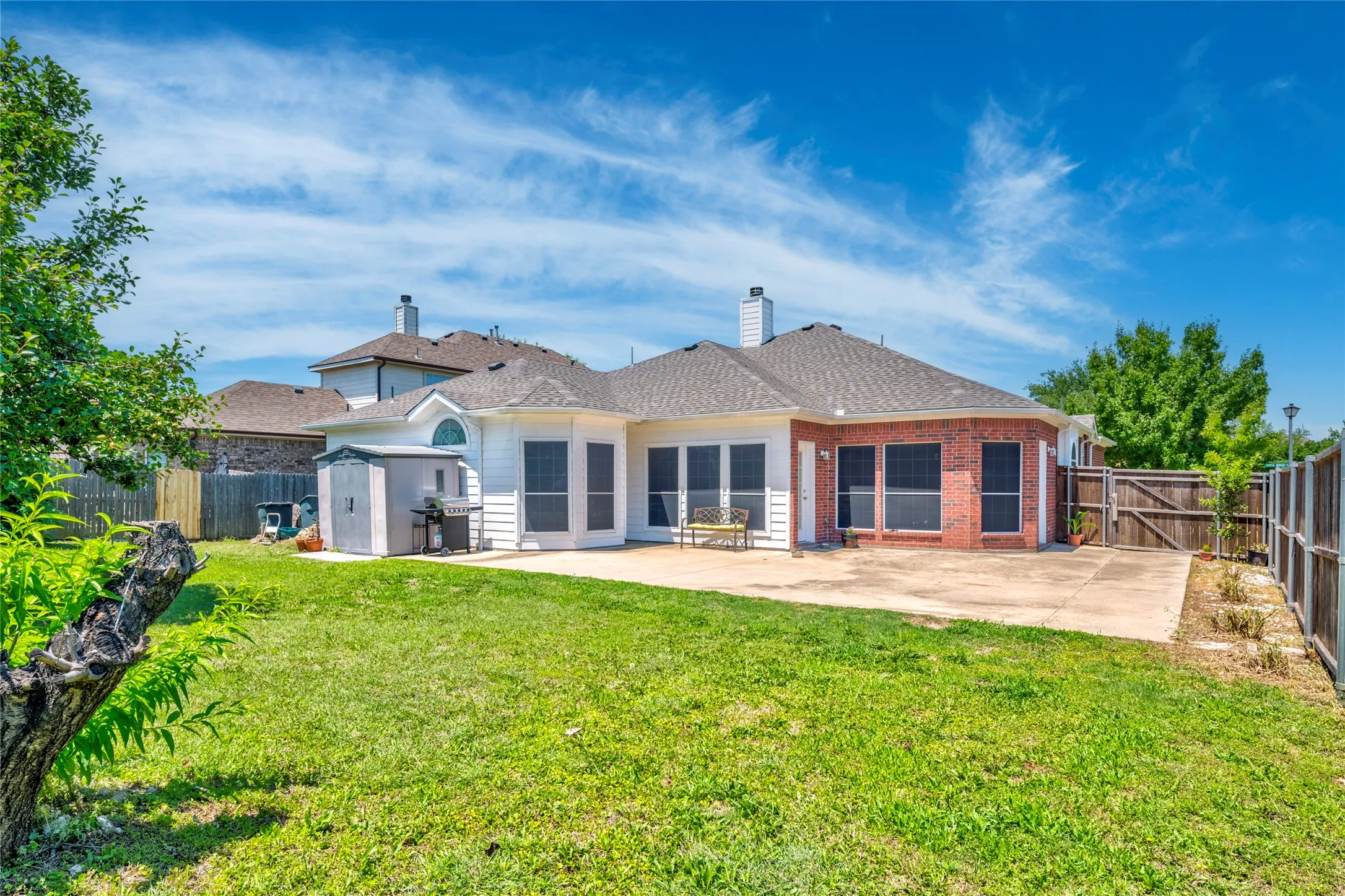 Single Family Residence For Sale in Kaufman County , 1534 Vista Ridge Drive, Forney, Texas 75126, 4 Bedroom, 2 Bathroom, 2 Garage spaces, 2,364 Sqft, built in 2005, mls#21268140, Real Estate Agent in Forney, Homes For Sale in Kaufman county, Homes For Sale in Forney, Realtor in Forney Texas, Real Estate Brokerage Independent Realty Texas, Luminita Cordes Realtor