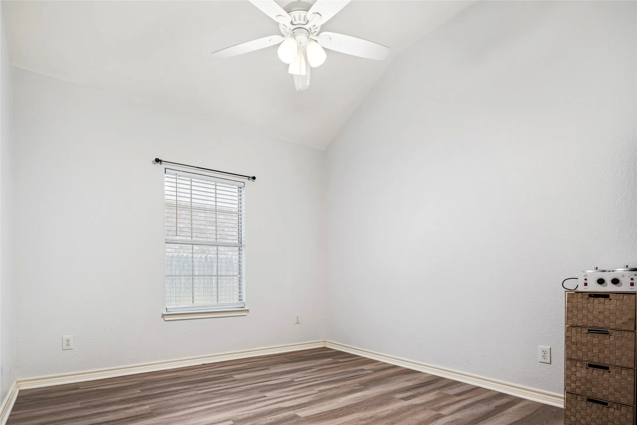 Single Family Residence For Sale in Kaufman County , 1534 Vista Ridge Drive, Forney, Texas 75126, 4 Bedroom, 2 Bathroom, 2 Garage spaces, 2,364 Sqft, built in 2005, mls#21268140, Real Estate Agent in Forney, Homes For Sale in Kaufman county, Homes For Sale in Forney, Realtor in Forney Texas, Real Estate Brokerage Independent Realty Texas, Luminita Cordes Realtor