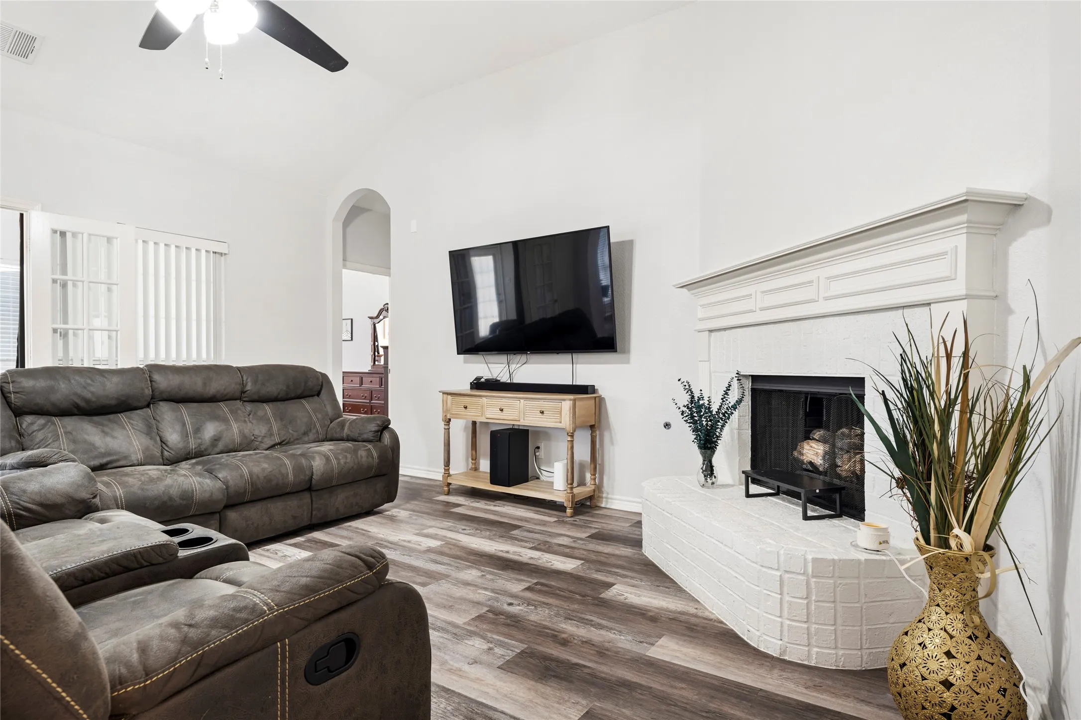 Single Family Residence For Sale in Kaufman County , 1534 Vista Ridge Drive, Forney, Texas 75126, 4 Bedroom, 2 Bathroom, 2 Garage spaces, 2,364 Sqft, built in 2005, mls#21268140, Real Estate Agent in Forney, Homes For Sale in Kaufman county, Homes For Sale in Forney, Realtor in Forney Texas, Real Estate Brokerage Independent Realty Texas, Luminita Cordes Realtor
