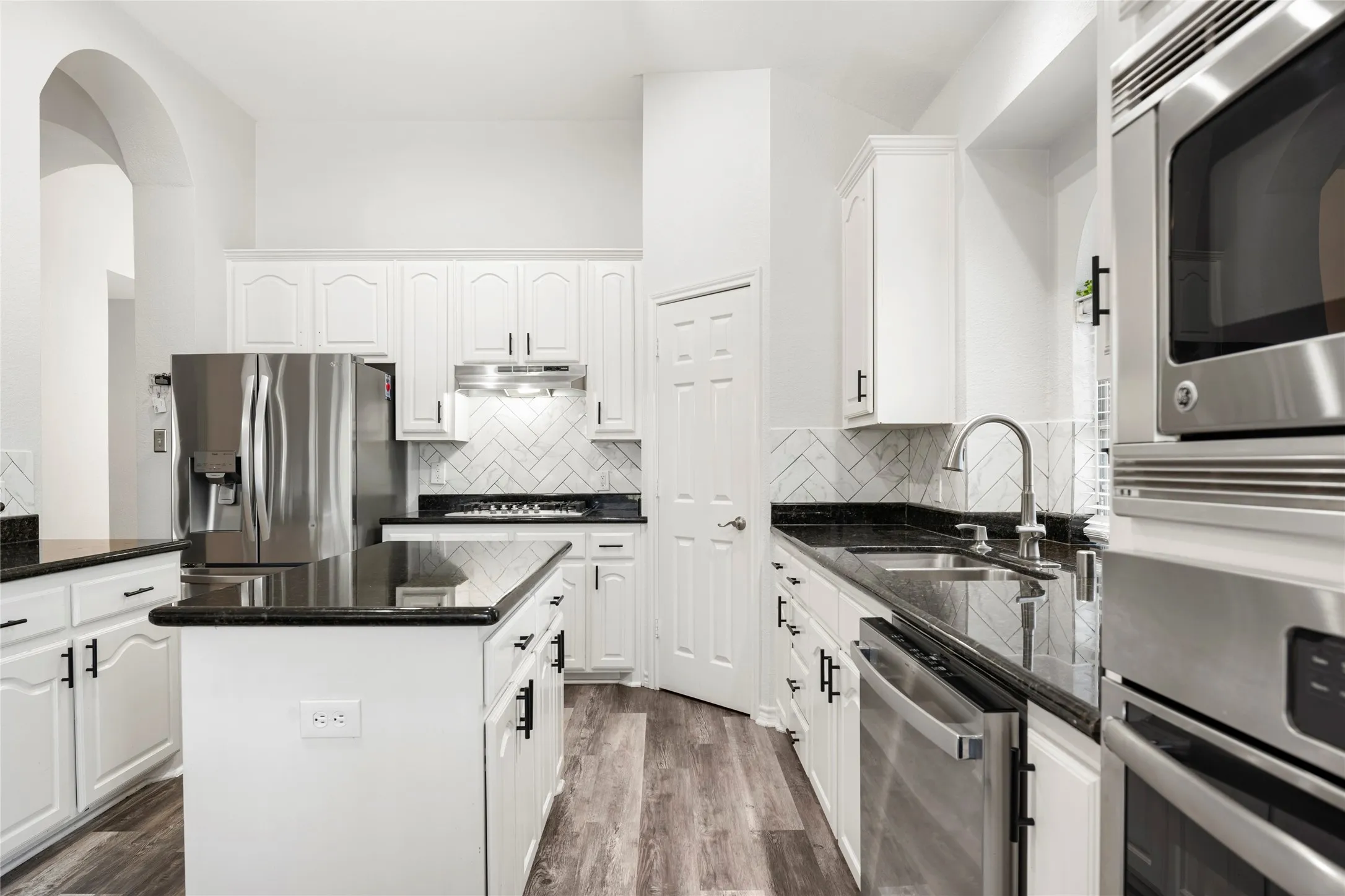 Single Family Residence For Sale in Kaufman County , 1534 Vista Ridge Drive, Forney, Texas 75126, 4 Bedroom, 2 Bathroom, 2 Garage spaces, 2,364 Sqft, built in 2005, mls#21268140, Real Estate Agent in Forney, Homes For Sale in Kaufman county, Homes For Sale in Forney, Realtor in Forney Texas, Real Estate Brokerage Independent Realty Texas, Luminita Cordes Realtor