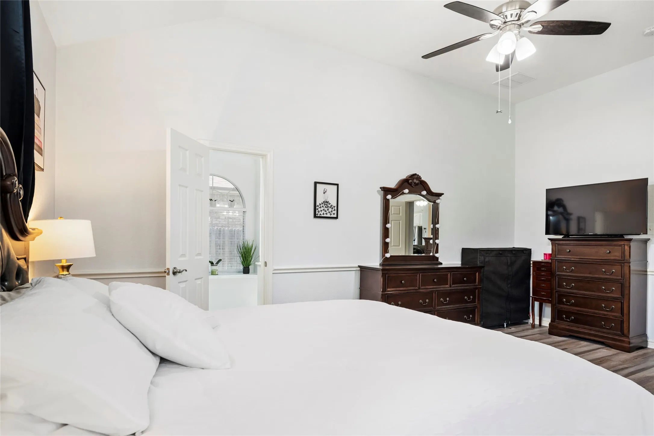 Single Family Residence For Sale in Kaufman County , 1534 Vista Ridge Drive, Forney, Texas 75126, 4 Bedroom, 2 Bathroom, 2 Garage spaces, 2,364 Sqft, built in 2005, mls#21268140, Real Estate Agent in Forney, Homes For Sale in Kaufman county, Homes For Sale in Forney, Realtor in Forney Texas, Real Estate Brokerage Independent Realty Texas, Luminita Cordes Realtor