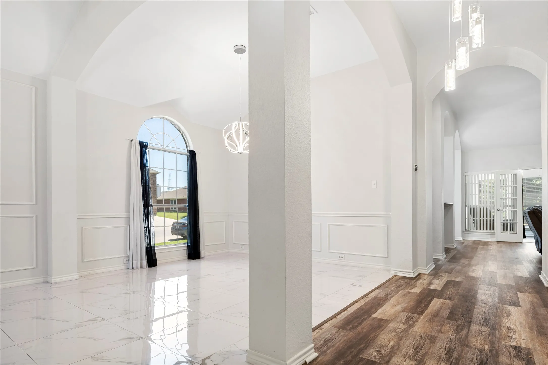 Single Family Residence For Sale in Kaufman County , 1534 Vista Ridge Drive, Forney, Texas 75126, 4 Bedroom, 2 Bathroom, 2 Garage spaces, 2,364 Sqft, built in 2005, mls#21268140, Real Estate Agent in Forney, Homes For Sale in Kaufman county, Homes For Sale in Forney, Realtor in Forney Texas, Real Estate Brokerage Independent Realty Texas, Luminita Cordes Realtor