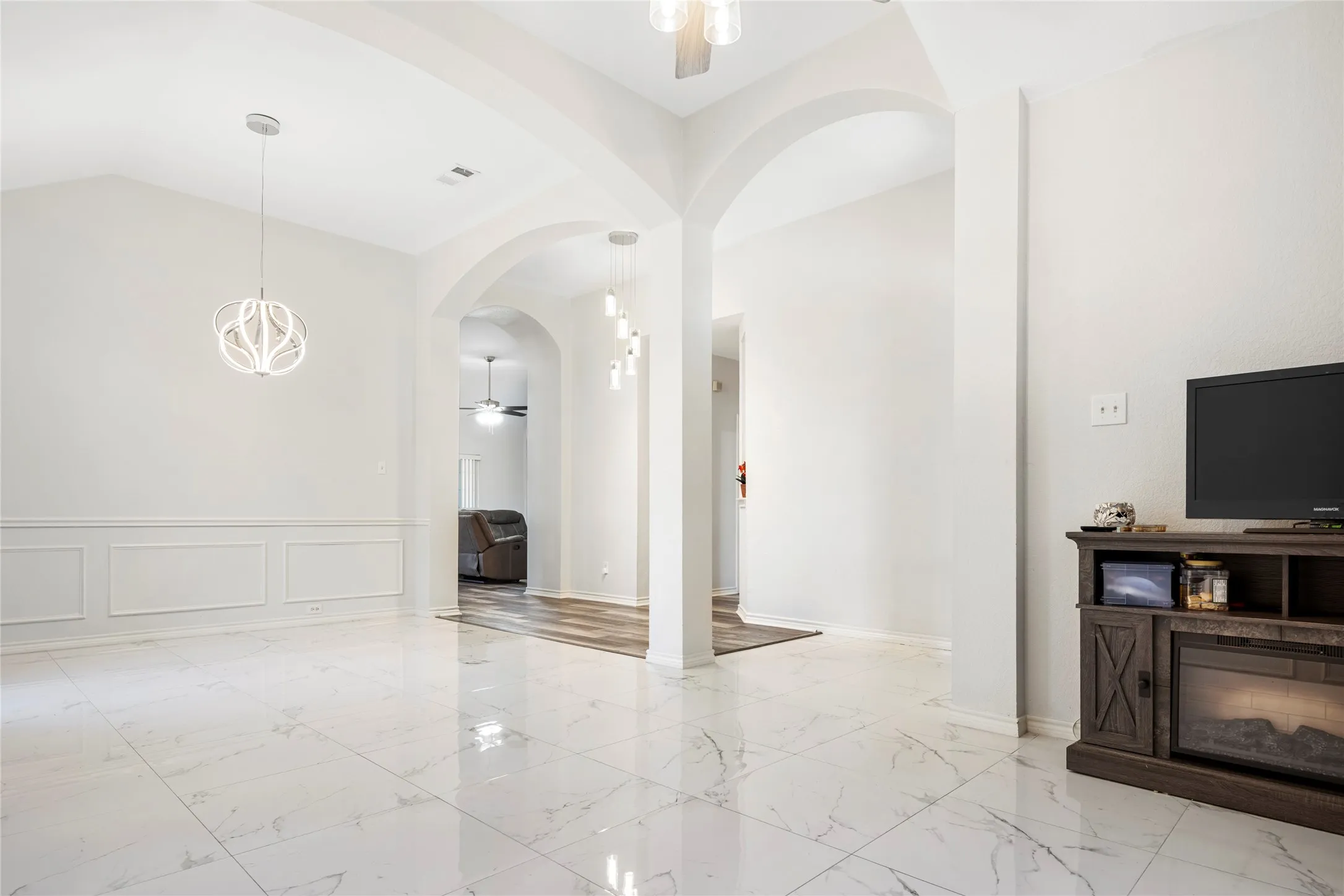 Single Family Residence For Sale in Kaufman County , 1534 Vista Ridge Drive, Forney, Texas 75126, 4 Bedroom, 2 Bathroom, 2 Garage spaces, 2,364 Sqft, built in 2005, mls#21268140, Real Estate Agent in Forney, Homes For Sale in Kaufman county, Homes For Sale in Forney, Realtor in Forney Texas, Real Estate Brokerage Independent Realty Texas, Luminita Cordes Realtor