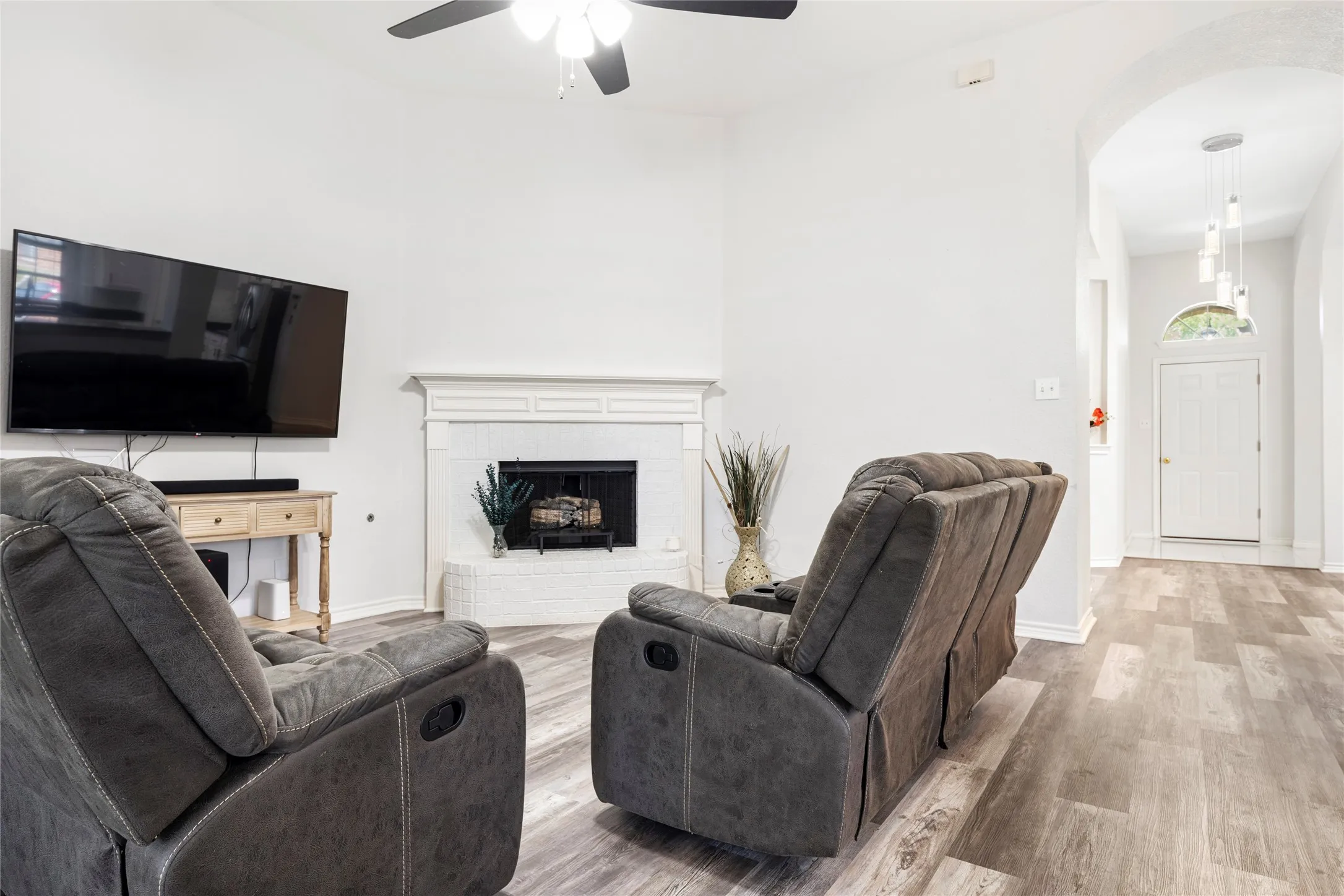 Single Family Residence For Sale in Kaufman County , 1534 Vista Ridge Drive, Forney, Texas 75126, 4 Bedroom, 2 Bathroom, 2 Garage spaces, 2,364 Sqft, built in 2005, mls#21268140, Real Estate Agent in Forney, Homes For Sale in Kaufman county, Homes For Sale in Forney, Realtor in Forney Texas, Real Estate Brokerage Independent Realty Texas, Luminita Cordes Realtor