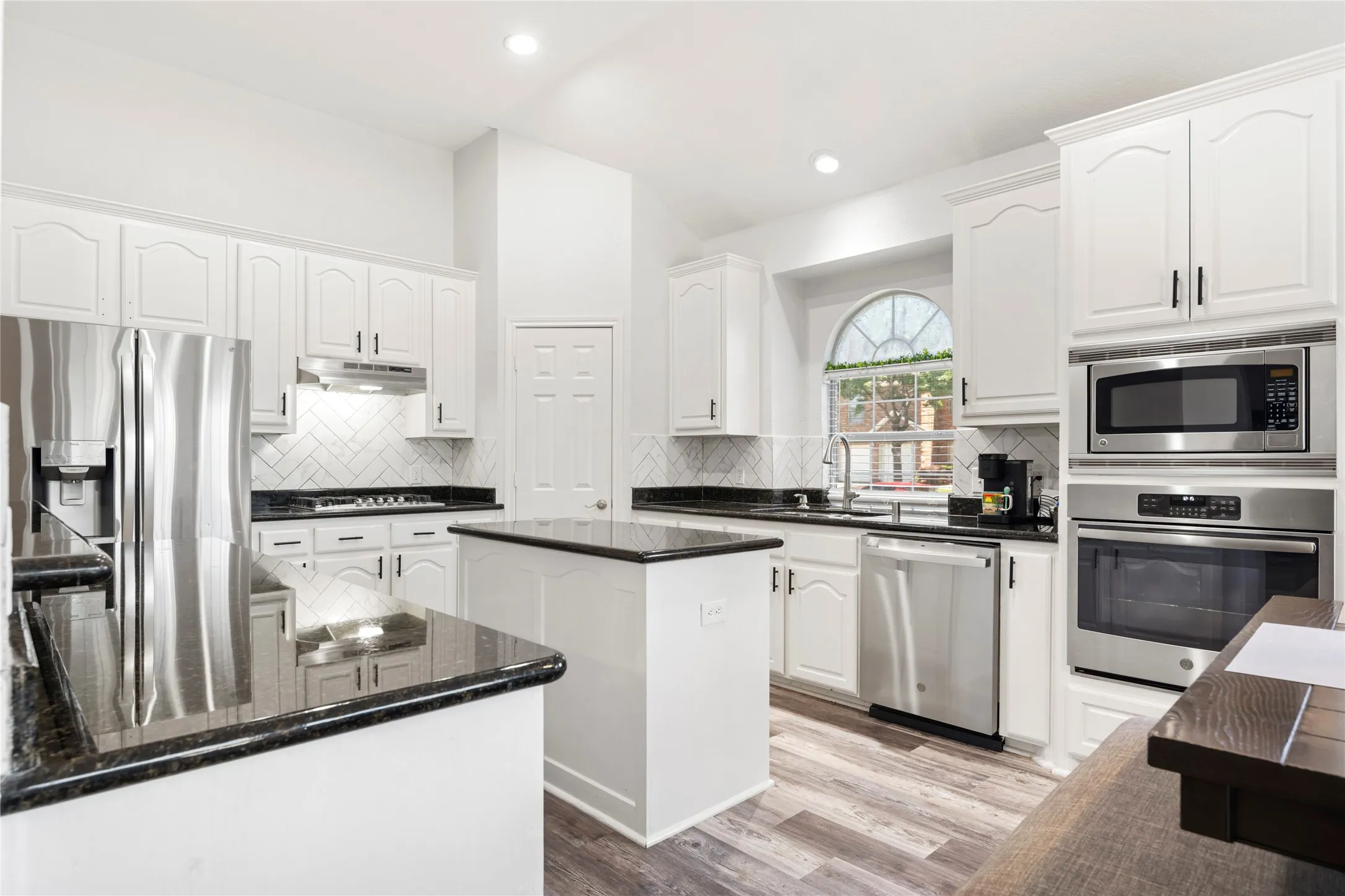Single Family Residence For Sale in Kaufman County , 1534 Vista Ridge Drive, Forney, Texas 75126, 4 Bedroom, 2 Bathroom, 2 Garage spaces, 2,364 Sqft, built in 2005, mls#21268140, Real Estate Agent in Forney, Homes For Sale in Kaufman county, Homes For Sale in Forney, Realtor in Forney Texas, Real Estate Brokerage Independent Realty Texas, Luminita Cordes Realtor