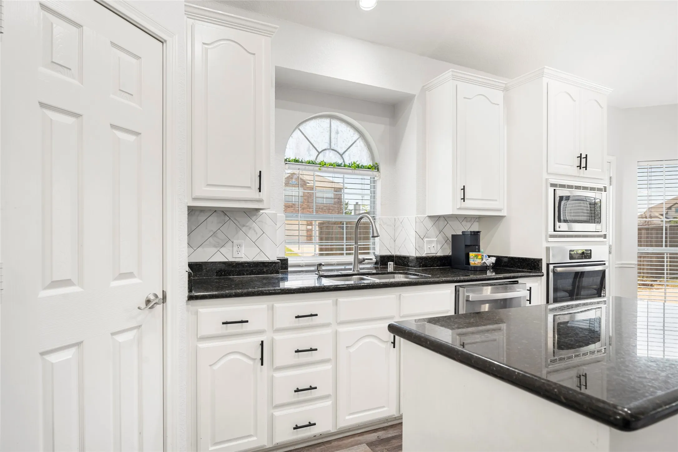 Single Family Residence For Sale in Kaufman County , 1534 Vista Ridge Drive, Forney, Texas 75126, 4 Bedroom, 2 Bathroom, 2 Garage spaces, 2,364 Sqft, built in 2005, mls#21268140, Real Estate Agent in Forney, Homes For Sale in Kaufman county, Homes For Sale in Forney, Realtor in Forney Texas, Real Estate Brokerage Independent Realty Texas, Luminita Cordes Realtor
