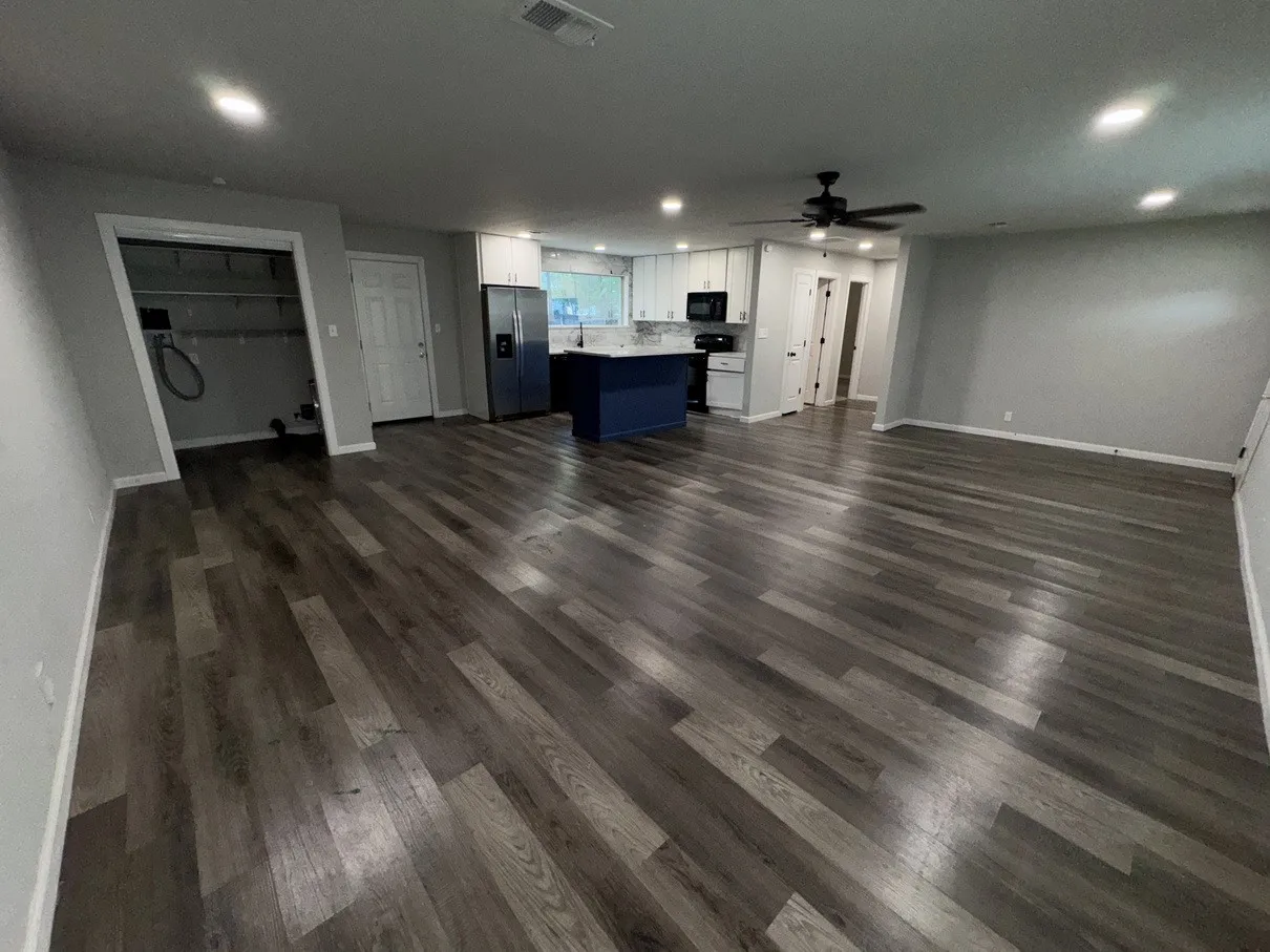 Single Family Residence For Sale in Johnson County , 520 NW King Street, Burleson, Texas 76028, 3 Bedroom, 1 Bathroom, Garage spaces, 1,291 Sqft, built in 1960, mls#21269942, Real Estate Agent in Burleson, Homes For Sale in Johnson county, Homes For Sale in Burleson, Realtor in Burleson Texas, Real Estate Brokerage Independent Realty Texas, Luminita Cordes Realtor