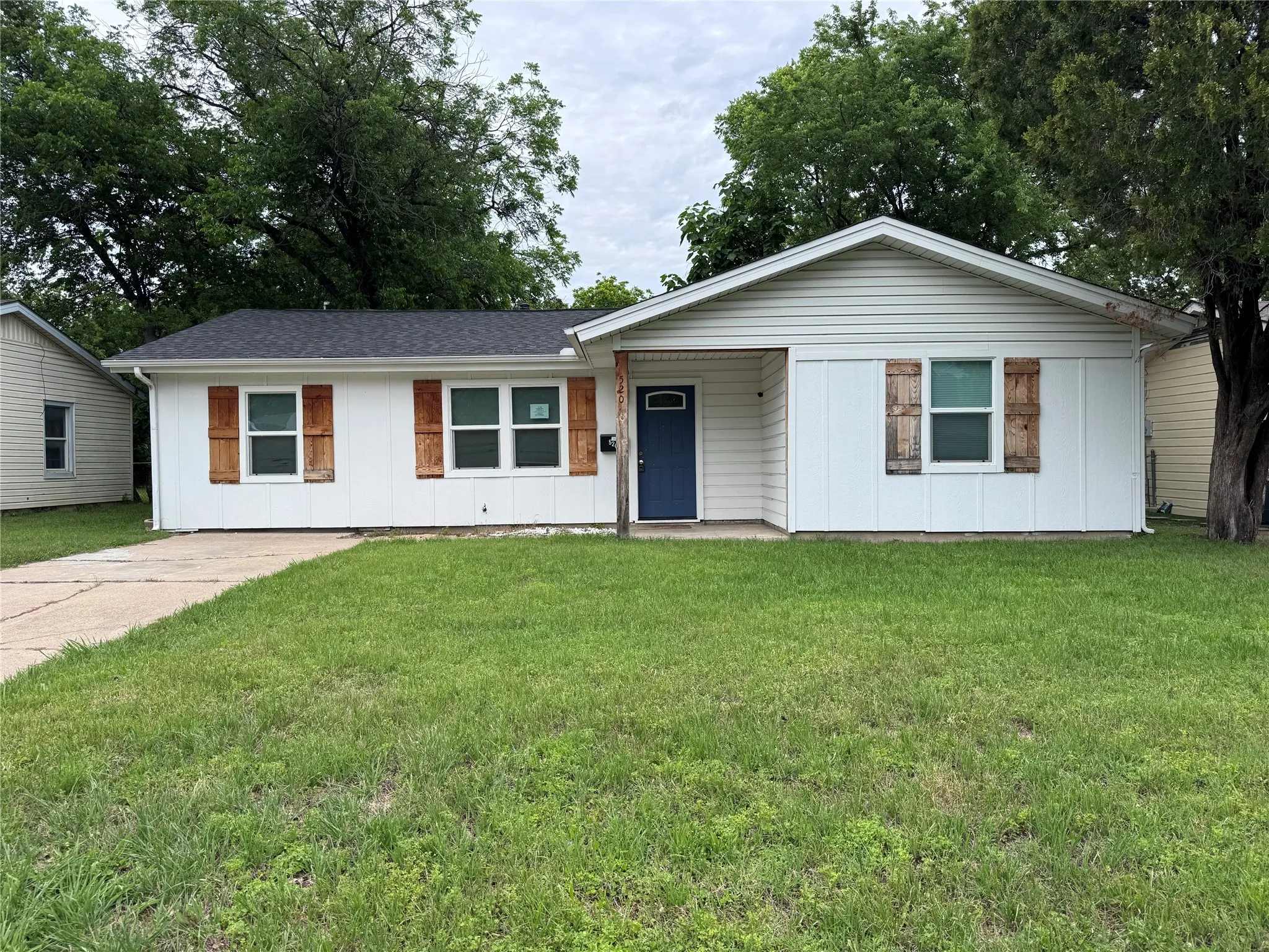 Single Family Residence For Sale in Johnson County , 520 NW King Street, Burleson, Texas 76028, 3 Bedroom, 1 Bathroom, Garage spaces, 1,291 Sqft, built in 1960, mls#21269942, Real Estate Agent in Burleson, Homes For Sale in Johnson county, Homes For Sale in Burleson, Realtor in Burleson Texas, Real Estate Brokerage Independent Realty Texas, Luminita Cordes Realtor