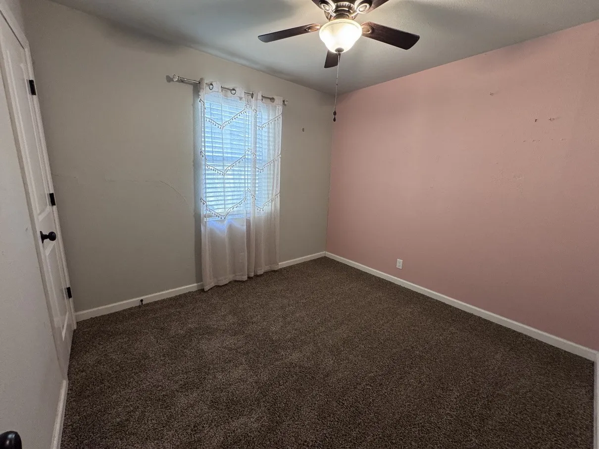 Single Family Residence For Sale in Johnson County , 520 NW King Street, Burleson, Texas 76028, 3 Bedroom, 1 Bathroom, Garage spaces, 1,291 Sqft, built in 1960, mls#21269942, Real Estate Agent in Burleson, Homes For Sale in Johnson county, Homes For Sale in Burleson, Realtor in Burleson Texas, Real Estate Brokerage Independent Realty Texas, Luminita Cordes Realtor
