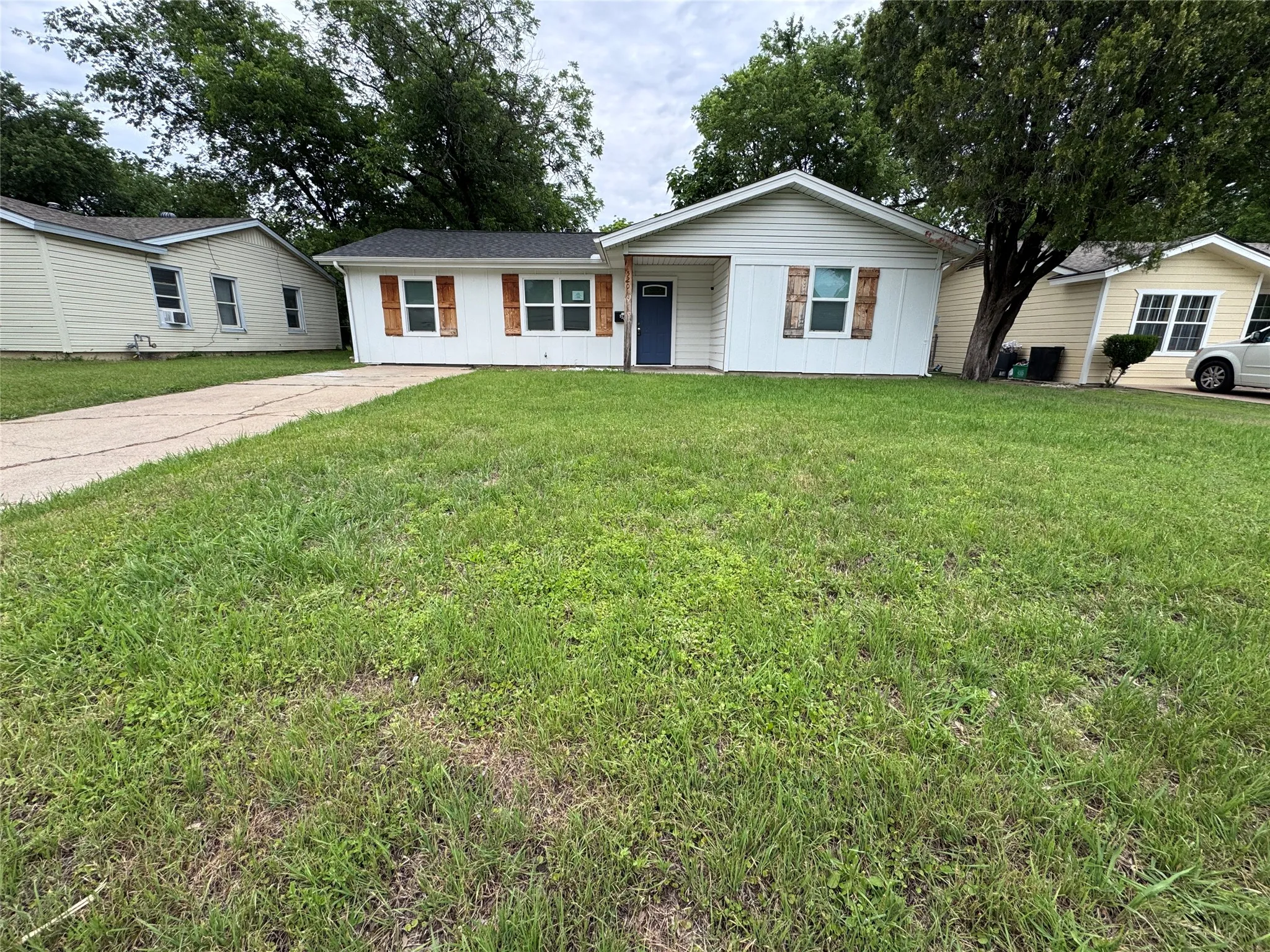 Single Family Residence For Sale in Johnson County , 520 NW King Street, Burleson, Texas 76028, 3 Bedroom, 1 Bathroom, Garage spaces, 1,291 Sqft, built in 1960, mls#21269942, Real Estate Agent in Burleson, Homes For Sale in Johnson county, Homes For Sale in Burleson, Realtor in Burleson Texas, Real Estate Brokerage Independent Realty Texas, Luminita Cordes Realtor