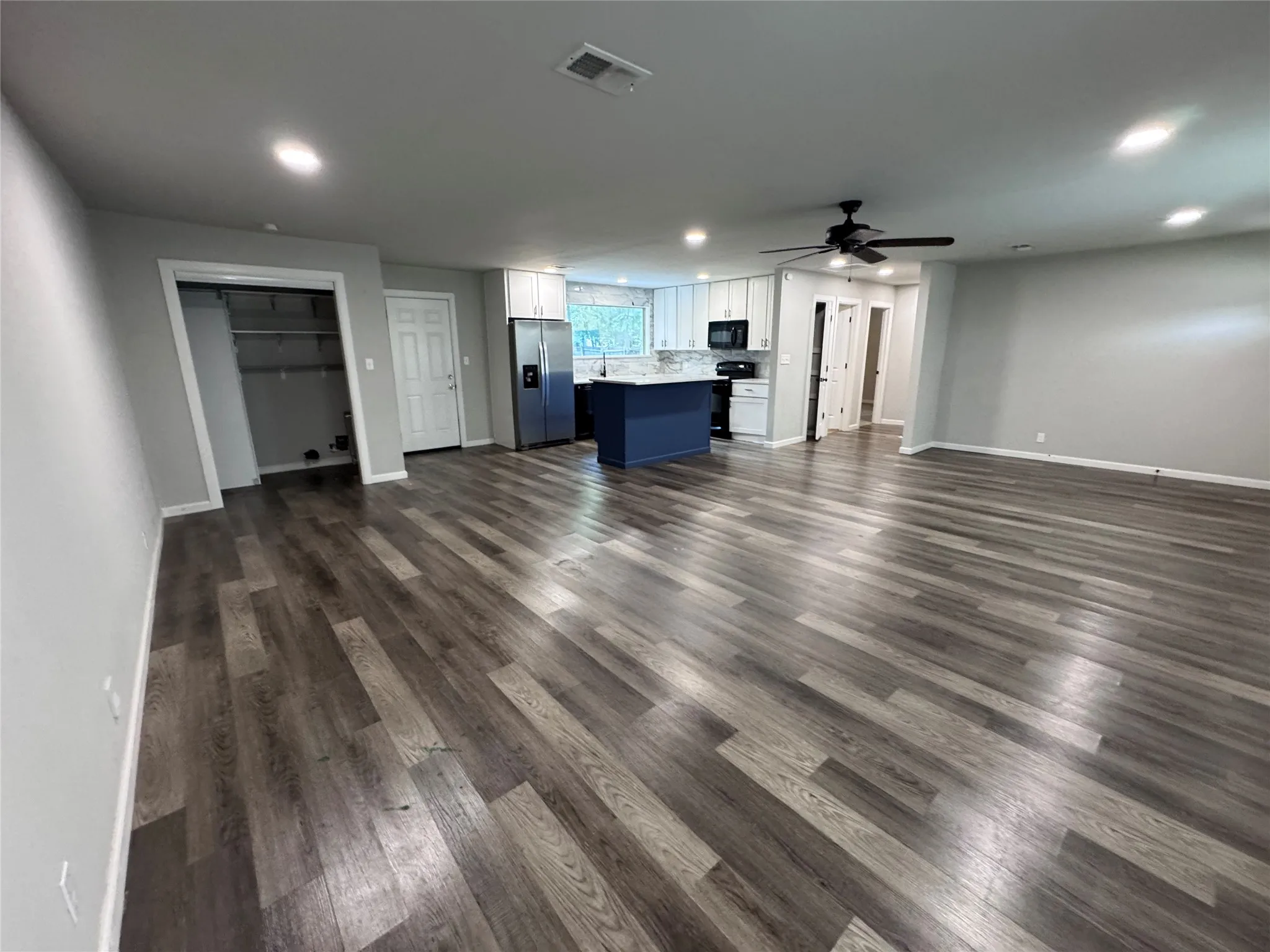 Single Family Residence For Sale in Johnson County , 520 NW King Street, Burleson, Texas 76028, 3 Bedroom, 1 Bathroom, Garage spaces, 1,291 Sqft, built in 1960, mls#21269942, Real Estate Agent in Burleson, Homes For Sale in Johnson county, Homes For Sale in Burleson, Realtor in Burleson Texas, Real Estate Brokerage Independent Realty Texas, Luminita Cordes Realtor