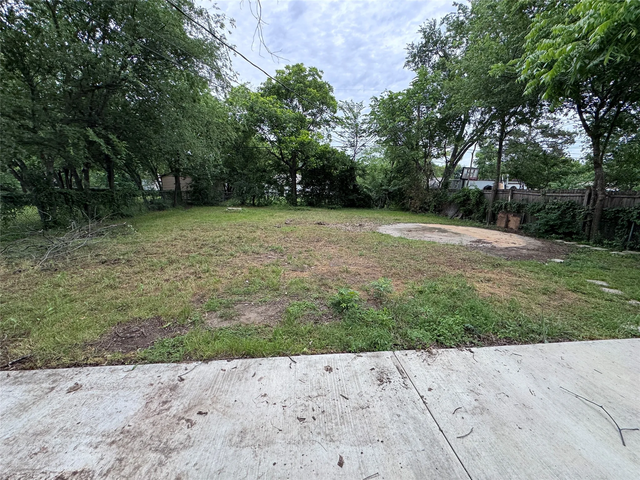 Single Family Residence For Sale in Johnson County , 520 NW King Street, Burleson, Texas 76028, 3 Bedroom, 1 Bathroom, Garage spaces, 1,291 Sqft, built in 1960, mls#21269942, Real Estate Agent in Burleson, Homes For Sale in Johnson county, Homes For Sale in Burleson, Realtor in Burleson Texas, Real Estate Brokerage Independent Realty Texas, Luminita Cordes Realtor