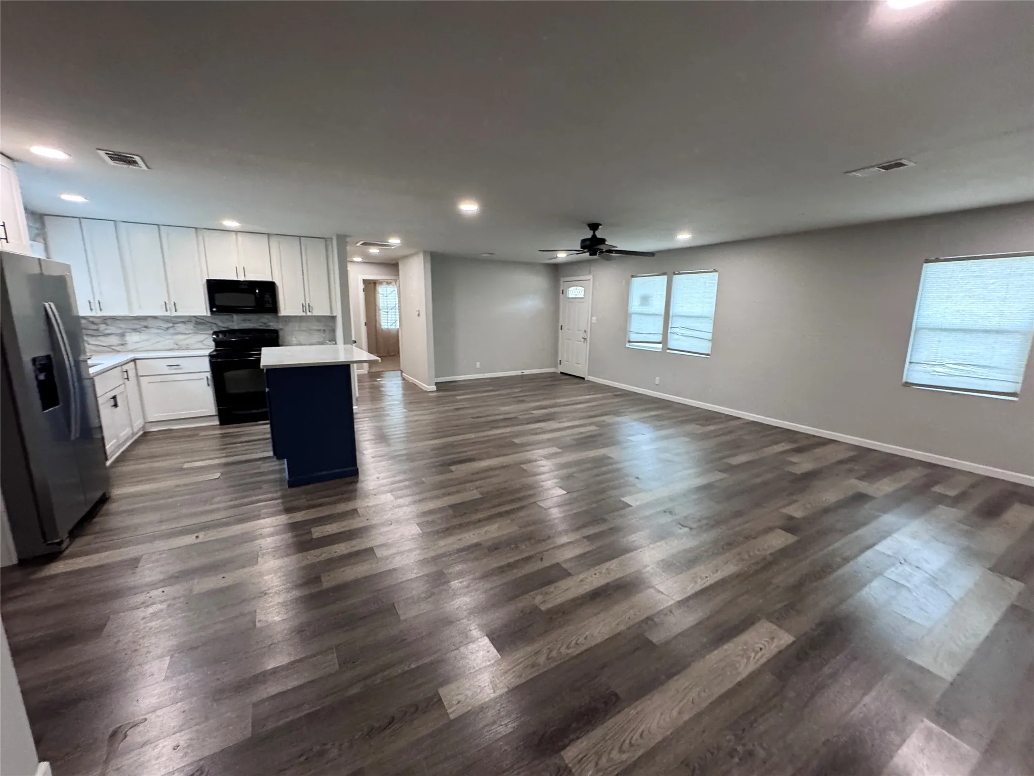 Single Family Residence For Sale in Johnson County , 520 NW King Street, Burleson, Texas 76028, 3 Bedroom, 1 Bathroom, Garage spaces, 1,291 Sqft, built in 1960, mls#21269942, Real Estate Agent in Burleson, Homes For Sale in Johnson county, Homes For Sale in Burleson, Realtor in Burleson Texas, Real Estate Brokerage Independent Realty Texas, Luminita Cordes Realtor