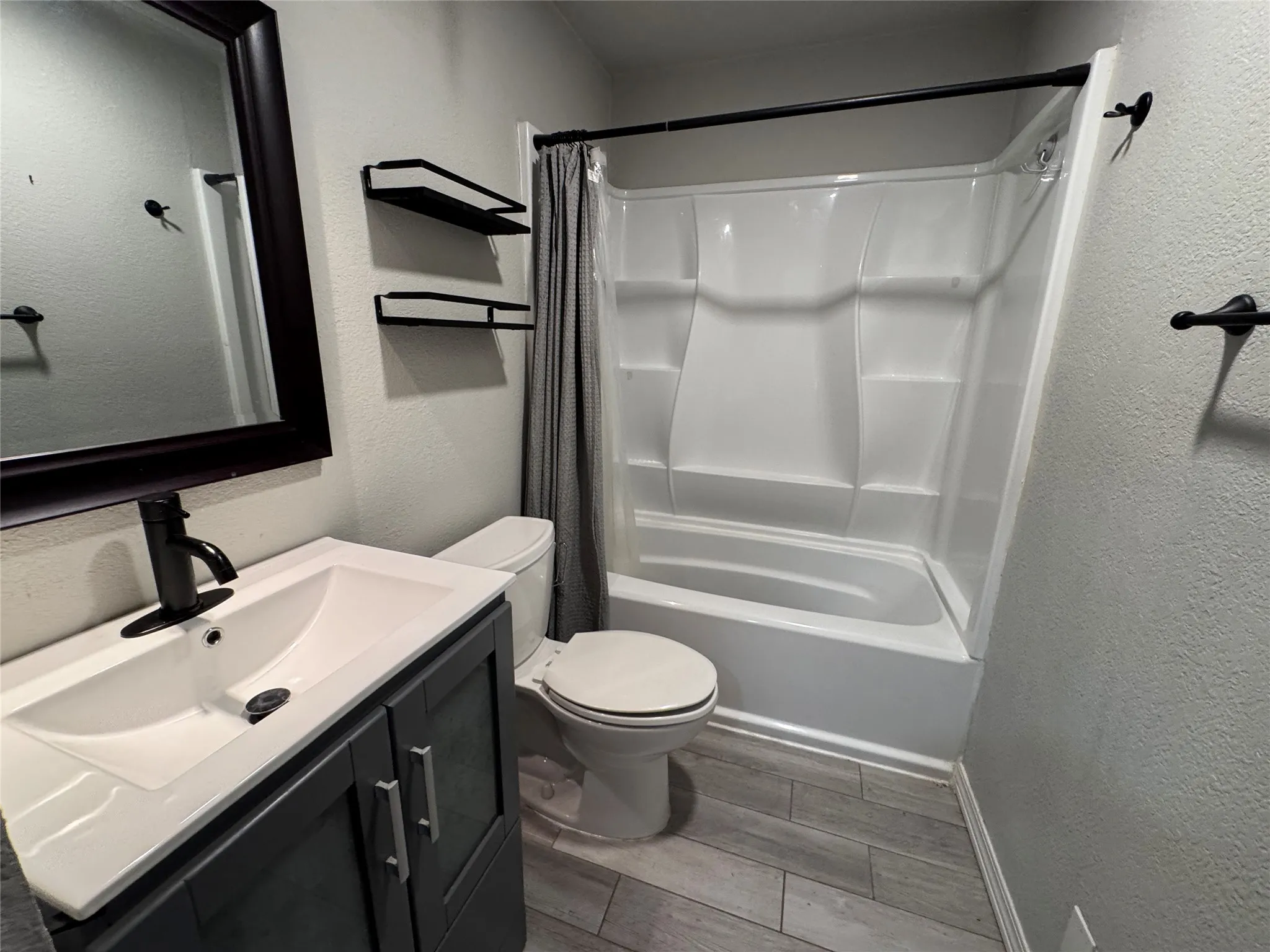 Single Family Residence For Sale in Johnson County , 520 NW King Street, Burleson, Texas 76028, 3 Bedroom, 1 Bathroom, Garage spaces, 1,291 Sqft, built in 1960, mls#21269942, Real Estate Agent in Burleson, Homes For Sale in Johnson county, Homes For Sale in Burleson, Realtor in Burleson Texas, Real Estate Brokerage Independent Realty Texas, Luminita Cordes Realtor