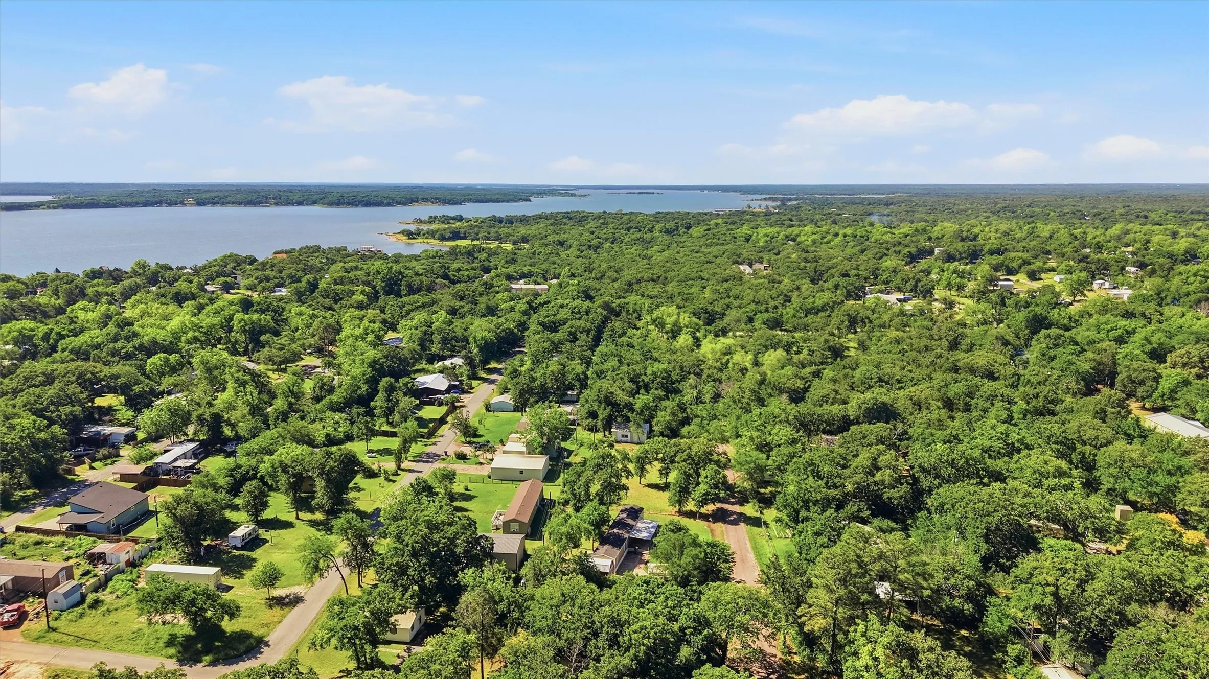 Mobile Home For Sale in Grayson County , 46 George A Green Drive, Gordonville, Texas 76245, 3 Bedroom, 2 Bathroom, Garage spaces, 1,036 Sqft, built in 1978, mls#21271457, Real Estate Agent in Gordonville, Homes For Sale in Grayson county, Homes For Sale in Gordonville, Realtor in Gordonville Texas, Real Estate Brokerage Independent Realty Texas, Luminita Cordes Realtor