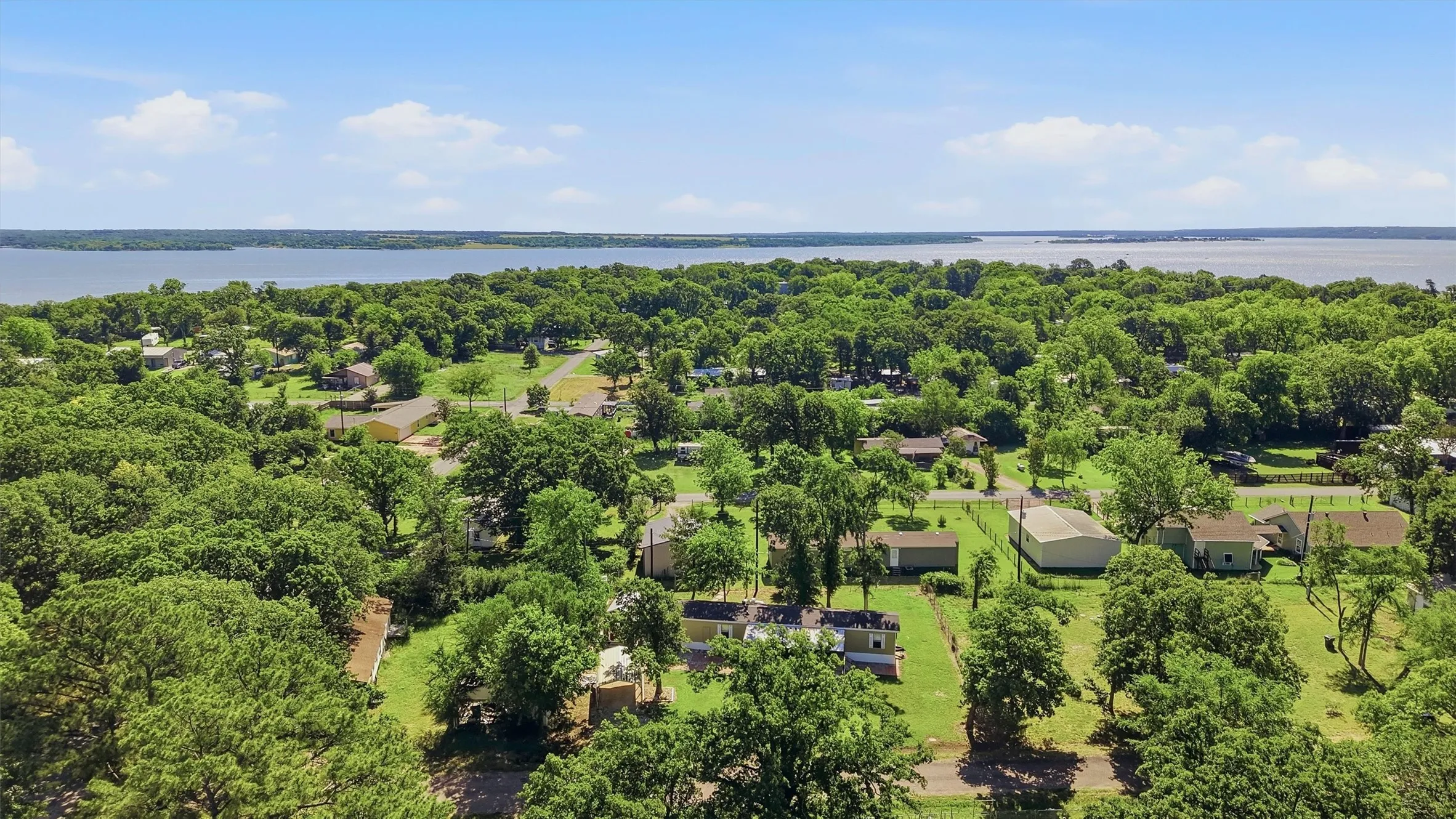Mobile Home For Sale in Grayson County , 46 George A Green Drive, Gordonville, Texas 76245, 3 Bedroom, 2 Bathroom, Garage spaces, 1,036 Sqft, built in 1978, mls#21271457, Real Estate Agent in Gordonville, Homes For Sale in Grayson county, Homes For Sale in Gordonville, Realtor in Gordonville Texas, Real Estate Brokerage Independent Realty Texas, Luminita Cordes Realtor