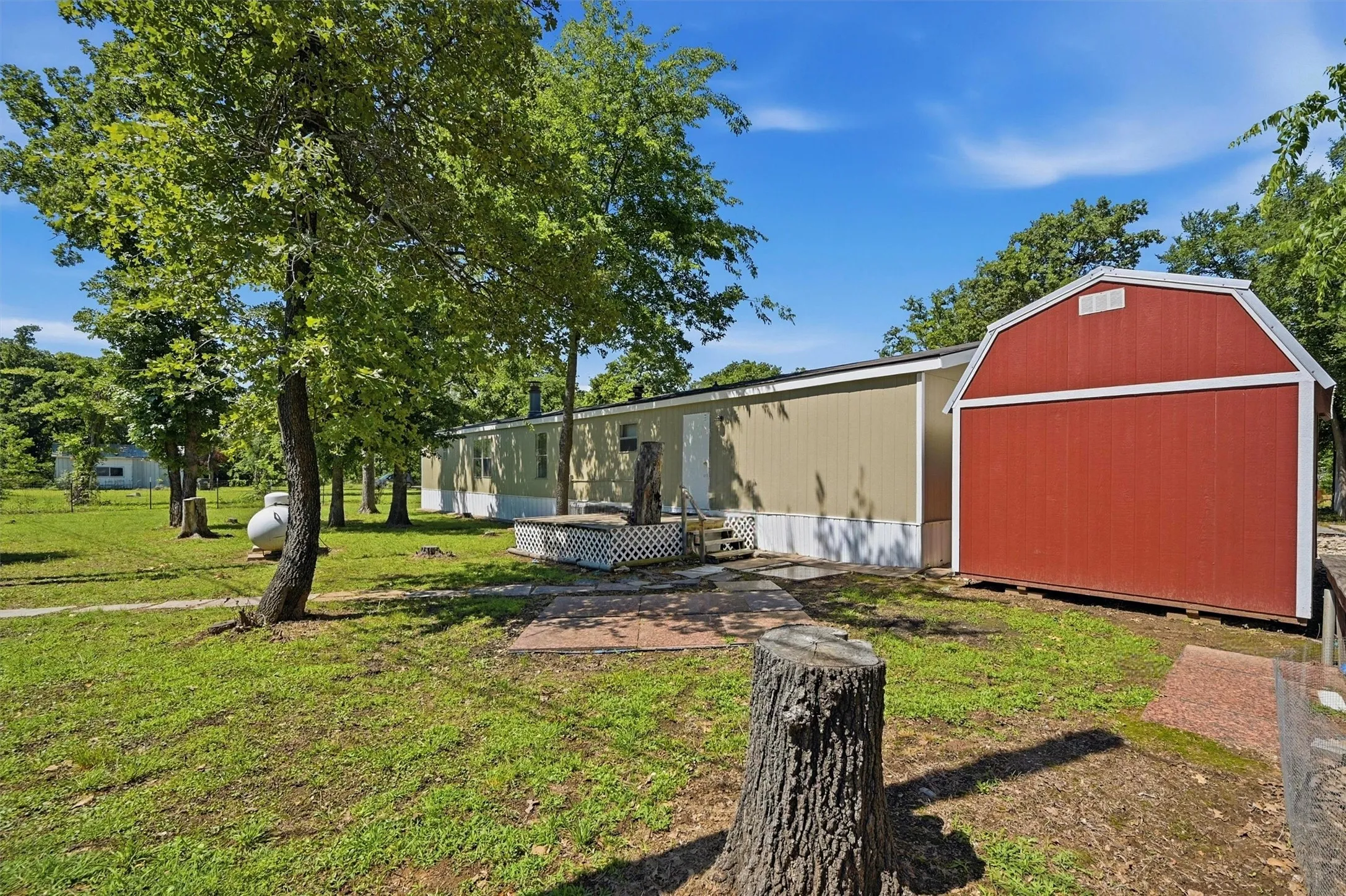 Mobile Home For Sale in Grayson County , 46 George A Green Drive, Gordonville, Texas 76245, 3 Bedroom, 2 Bathroom, Garage spaces, 1,036 Sqft, built in 1978, mls#21271457, Real Estate Agent in Gordonville, Homes For Sale in Grayson county, Homes For Sale in Gordonville, Realtor in Gordonville Texas, Real Estate Brokerage Independent Realty Texas, Luminita Cordes Realtor