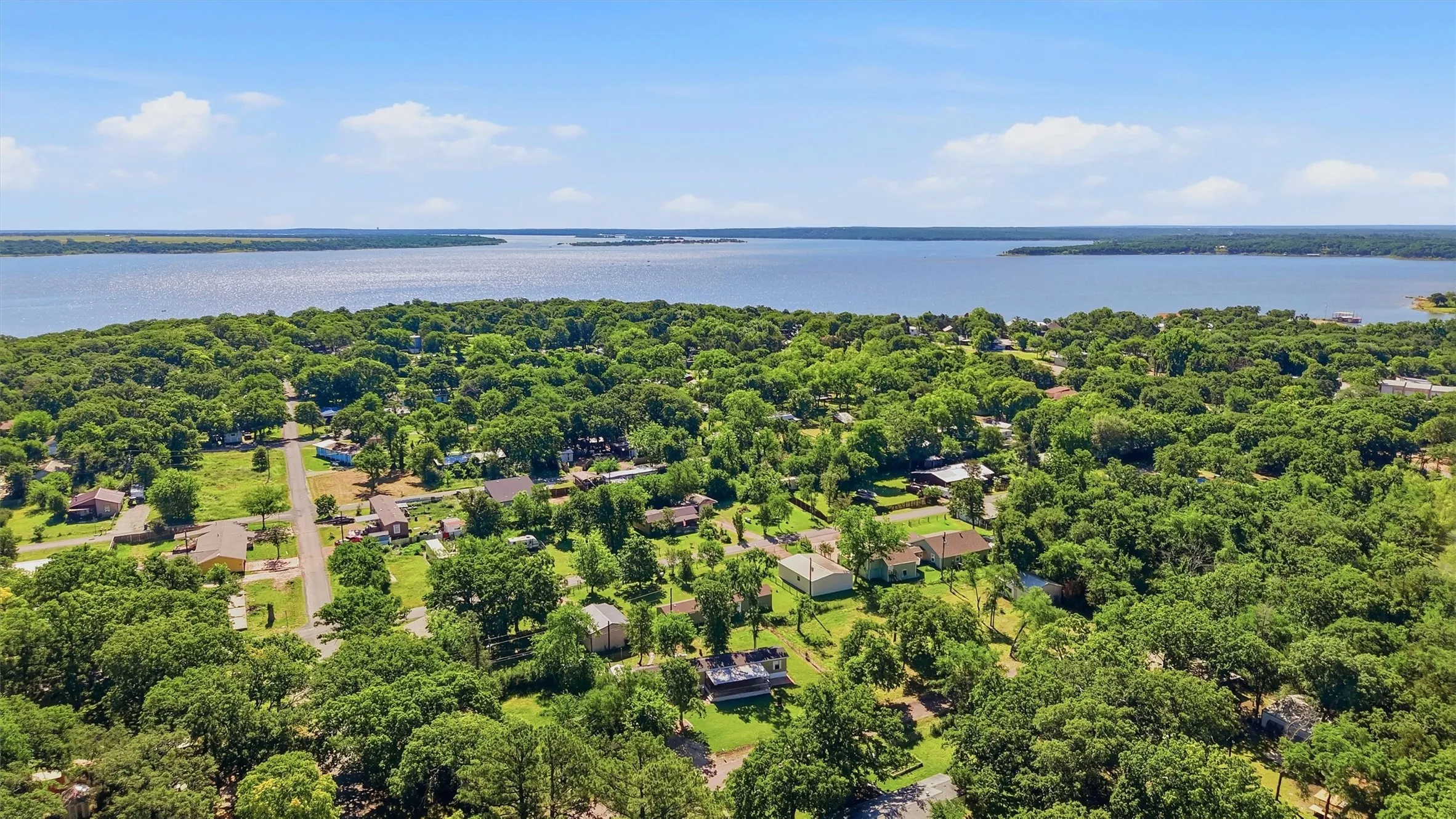 Mobile Home For Sale in Grayson County , 46 George A Green Drive, Gordonville, Texas 76245, 3 Bedroom, 2 Bathroom, Garage spaces, 1,036 Sqft, built in 1978, mls#21271457, Real Estate Agent in Gordonville, Homes For Sale in Grayson county, Homes For Sale in Gordonville, Realtor in Gordonville Texas, Real Estate Brokerage Independent Realty Texas, Luminita Cordes Realtor