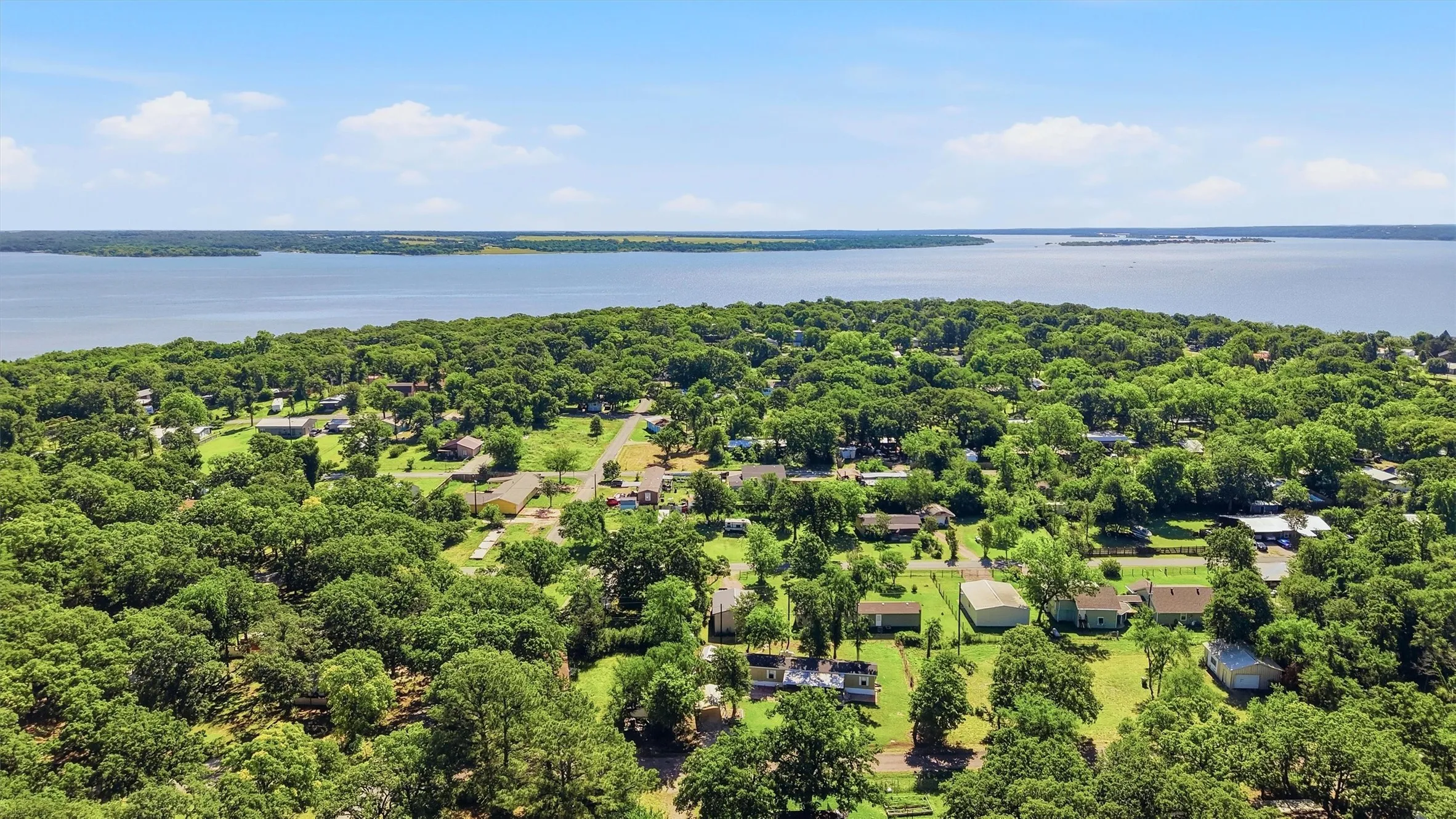 Mobile Home For Sale in Grayson County , 46 George A Green Drive, Gordonville, Texas 76245, 3 Bedroom, 2 Bathroom, Garage spaces, 1,036 Sqft, built in 1978, mls#21271457, Real Estate Agent in Gordonville, Homes For Sale in Grayson county, Homes For Sale in Gordonville, Realtor in Gordonville Texas, Real Estate Brokerage Independent Realty Texas, Luminita Cordes Realtor