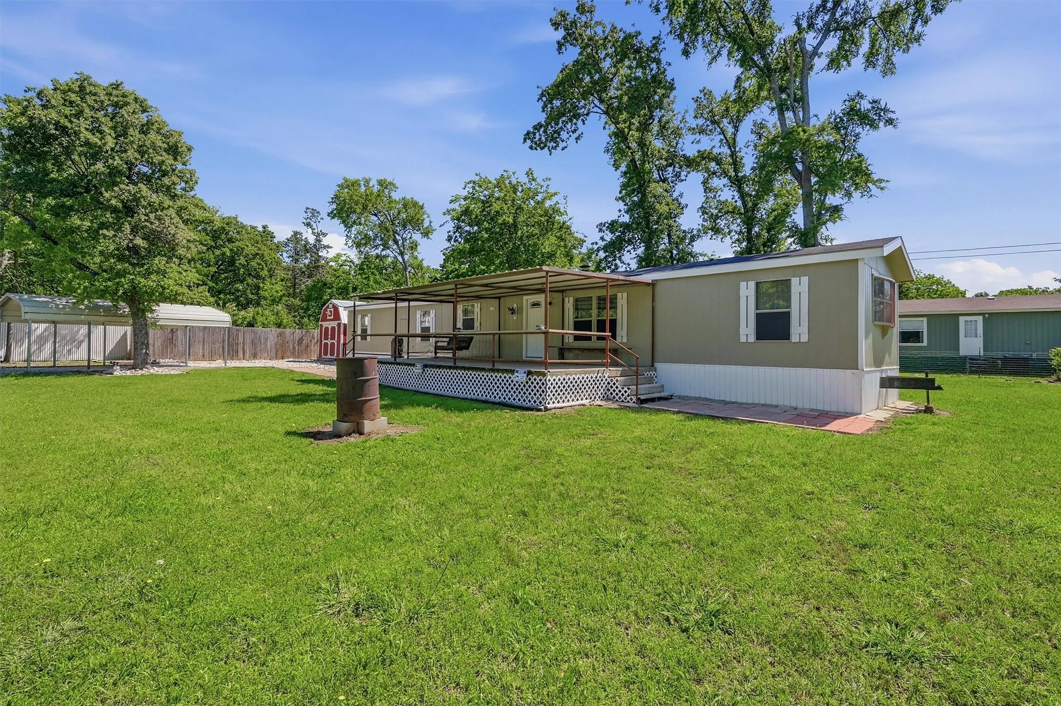 Mobile Home For Sale in Grayson County , 46 George A Green Drive, Gordonville, Texas 76245, 3 Bedroom, 2 Bathroom, Garage spaces, 1,036 Sqft, built in 1978, mls#21271457, Real Estate Agent in Gordonville, Homes For Sale in Grayson county, Homes For Sale in Gordonville, Realtor in Gordonville Texas, Real Estate Brokerage Independent Realty Texas, Luminita Cordes Realtor