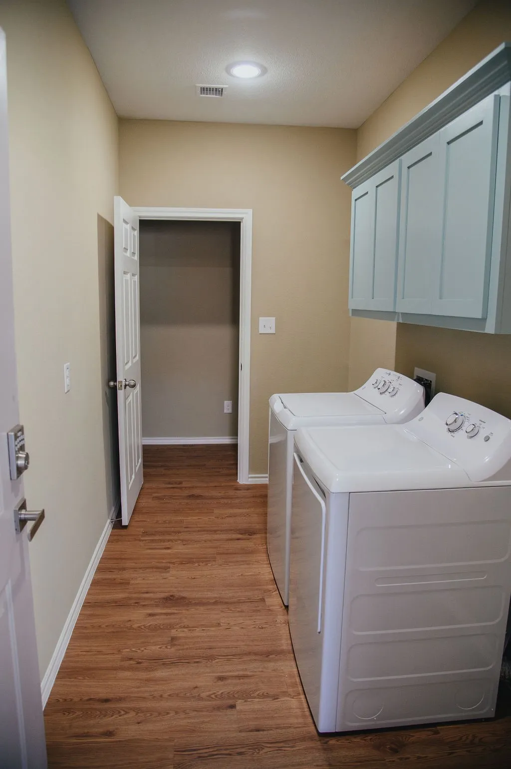 Single Family Residence For Sale in Hunt County , 1041 Hillburn Drive, West Tawakoni, Texas 75474, 3 Bedroom, 2 Bathroom, Garage spaces, 1,258 Sqft, built in 2023, mls#21271476, Real Estate Agent in West Tawakoni, Homes For Sale in Hunt county, Homes For Sale in West Tawakoni, Realtor in West Tawakoni Texas, Real Estate Brokerage Independent Realty Texas, Luminita Cordes Realtor