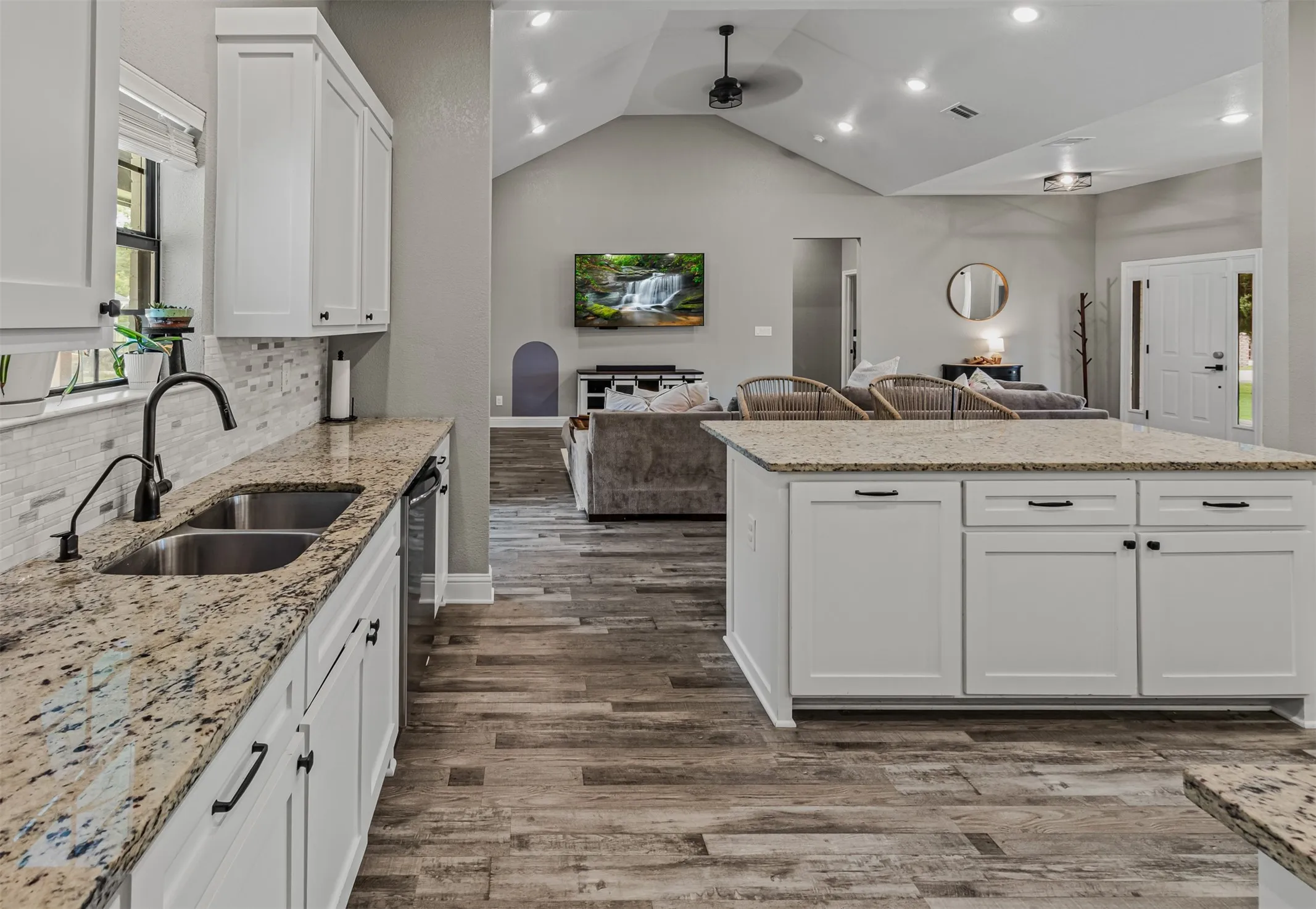 Single Family Residence For Sale in Wood County , 107 Private Road 6305, Mineola, Texas 75773, 3 Bedrooms, 3 Bathrooms, 2 Garage spaces, 2,199 Sqft, built in 2021, Price $434,999, mls#21269980, Real Estate Agent in Mineola, Homes For Sale in Wood county, Homes For Sale in Mineola, Realtor in Mineola Texas, Real Estate Brokerage Independent Realty Texas, Luminita Cordes Realtor