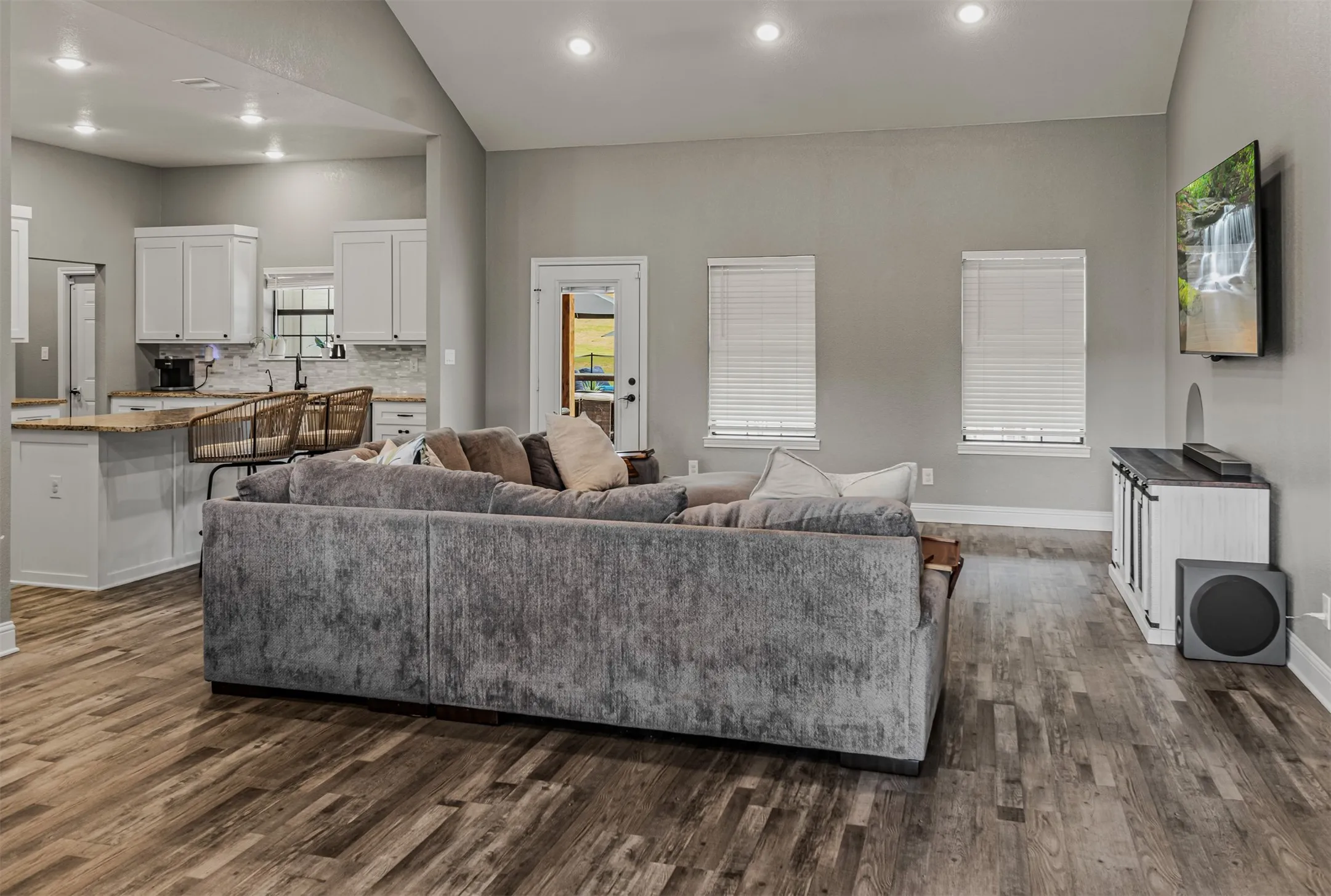 Single Family Residence For Sale in Wood County , 107 Private Road 6305, Mineola, Texas 75773, 3 Bedrooms, 3 Bathrooms, 2 Garage spaces, 2,199 Sqft, built in 2021, Price $434,999, mls#21269980, Real Estate Agent in Mineola, Homes For Sale in Wood county, Homes For Sale in Mineola, Realtor in Mineola Texas, Real Estate Brokerage Independent Realty Texas, Luminita Cordes Realtor