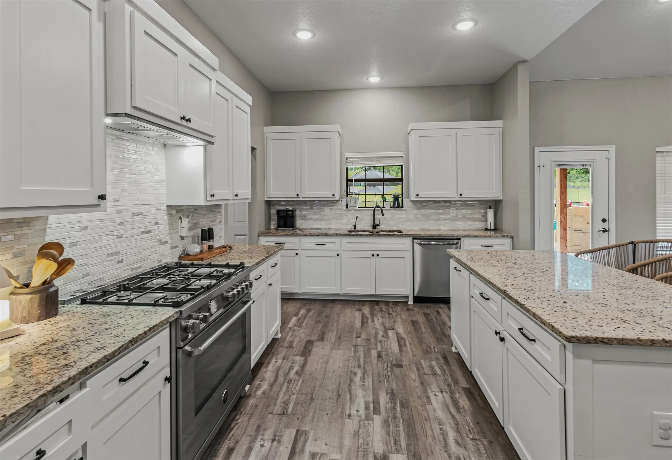 Single Family Residence For Sale in Wood County , 107 Private Road 6305, Mineola, Texas 75773, 3 Bedrooms, 3 Bathrooms, 2 Garage spaces, 2,199 Sqft, built in 2021, Price $434,999, mls#21269980, Real Estate Agent in Mineola, Homes For Sale in Wood county, Homes For Sale in Mineola, Realtor in Mineola Texas, Real Estate Brokerage Independent Realty Texas, Luminita Cordes Realtor