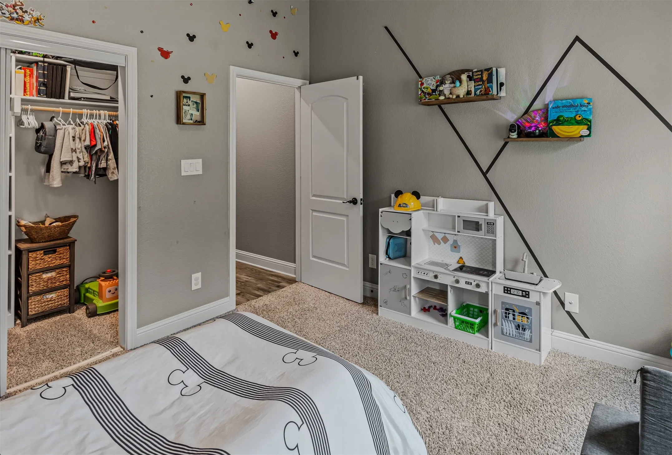 Single Family Residence For Sale in Wood County , 107 Private Road 6305, Mineola, Texas 75773, 3 Bedrooms, 3 Bathrooms, 2 Garage spaces, 2,199 Sqft, built in 2021, Price $434,999, mls#21269980, Real Estate Agent in Mineola, Homes For Sale in Wood county, Homes For Sale in Mineola, Realtor in Mineola Texas, Real Estate Brokerage Independent Realty Texas, Luminita Cordes Realtor