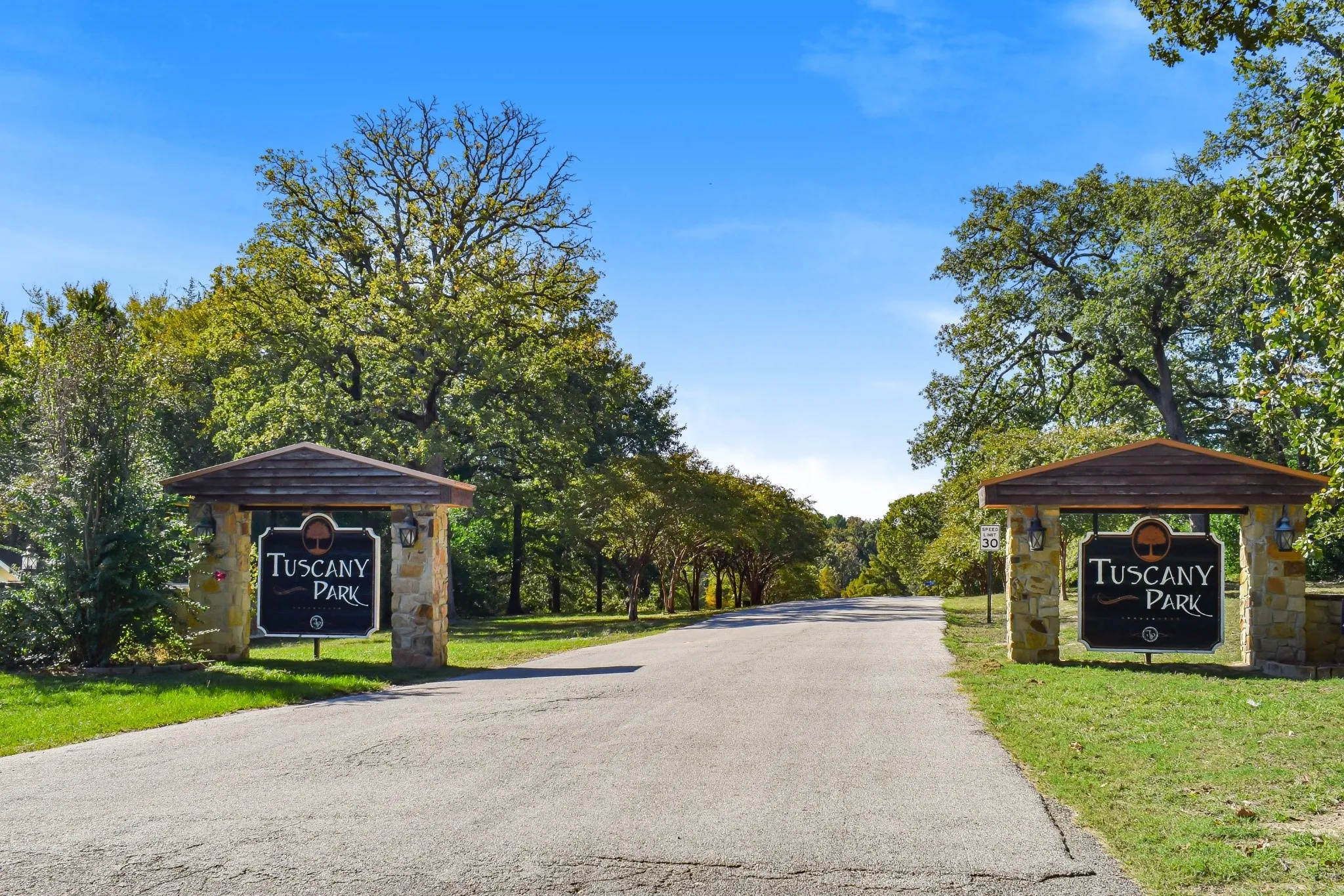 Single Family Residence For Sale in Wood County , 107 Private Road 6305, Mineola, Texas 75773, 3 Bedrooms, 3 Bathrooms, 2 Garage spaces, 2,199 Sqft, built in 2021, Price $434,999, mls#21269980, Real Estate Agent in Mineola, Homes For Sale in Wood county, Homes For Sale in Mineola, Realtor in Mineola Texas, Real Estate Brokerage Independent Realty Texas, Luminita Cordes Realtor
