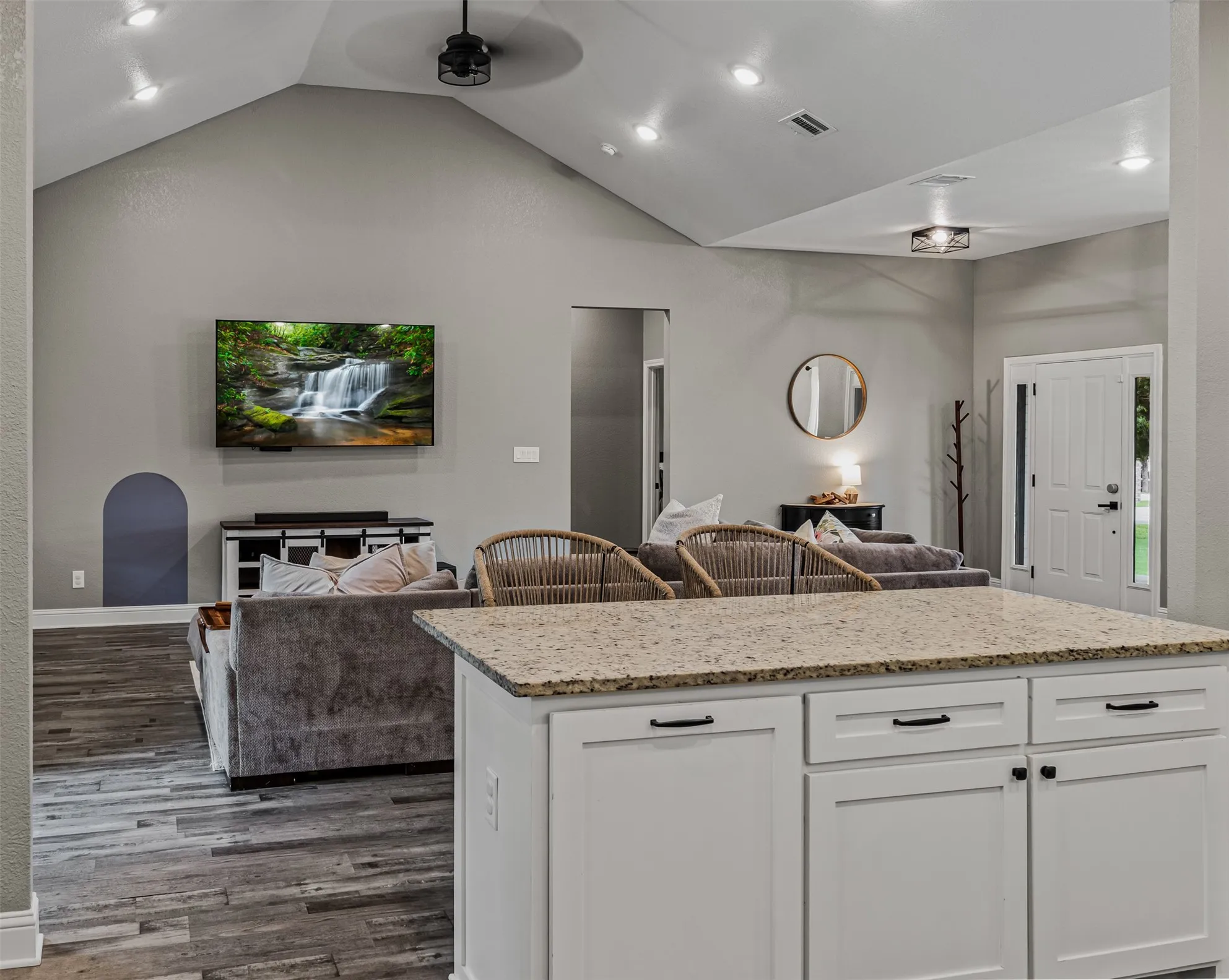Single Family Residence For Sale in Wood County , 107 Private Road 6305, Mineola, Texas 75773, 3 Bedrooms, 3 Bathrooms, 2 Garage spaces, 2,199 Sqft, built in 2021, Price $434,999, mls#21269980, Real Estate Agent in Mineola, Homes For Sale in Wood county, Homes For Sale in Mineola, Realtor in Mineola Texas, Real Estate Brokerage Independent Realty Texas, Luminita Cordes Realtor