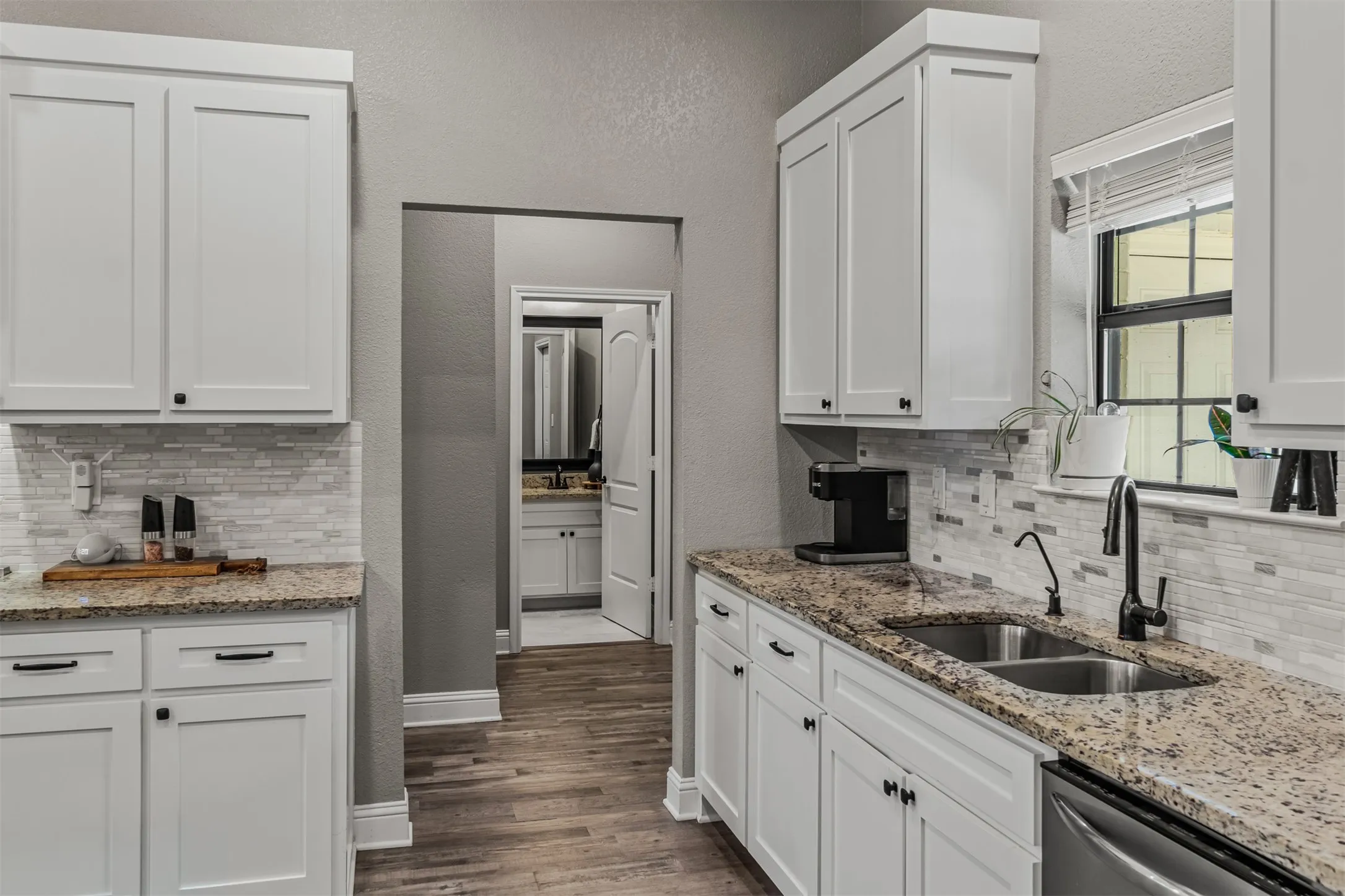 Single Family Residence For Sale in Wood County , 107 Private Road 6305, Mineola, Texas 75773, 3 Bedrooms, 3 Bathrooms, 2 Garage spaces, 2,199 Sqft, built in 2021, Price $434,999, mls#21269980, Real Estate Agent in Mineola, Homes For Sale in Wood county, Homes For Sale in Mineola, Realtor in Mineola Texas, Real Estate Brokerage Independent Realty Texas, Luminita Cordes Realtor